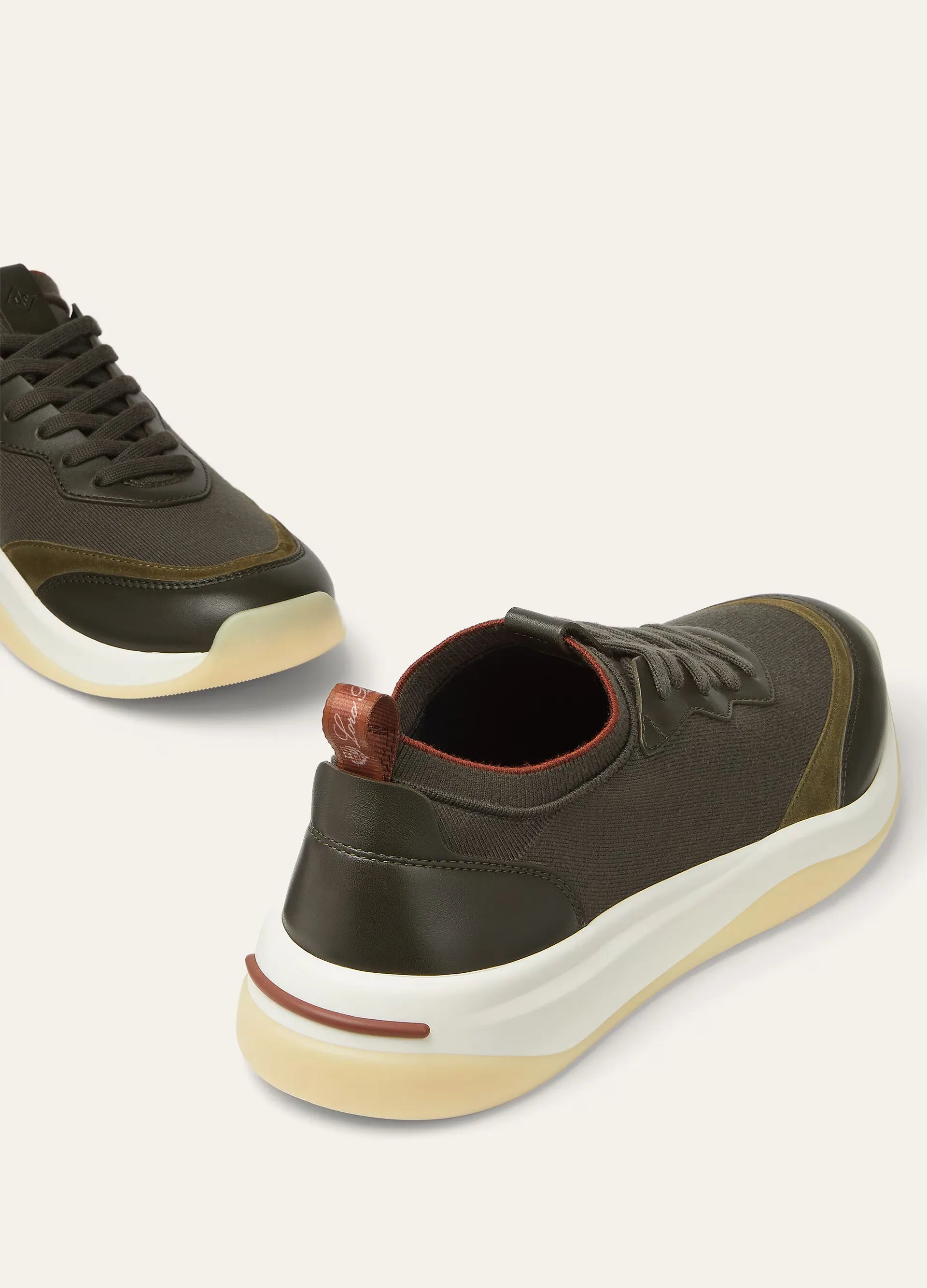410 LP Walk The Gift Of Kings Sneaker