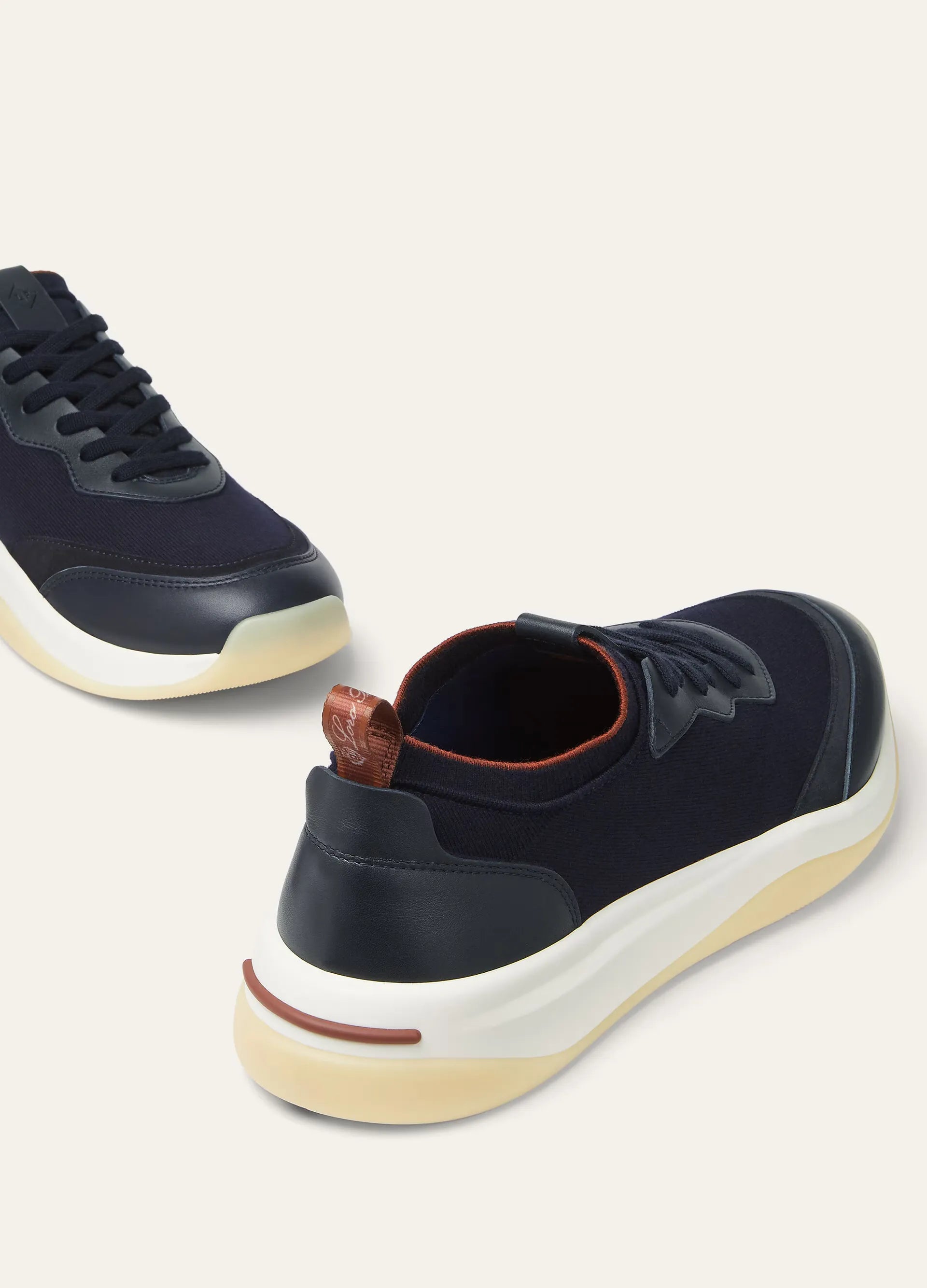 410 LP Walk The Gift Of Kings Sneaker