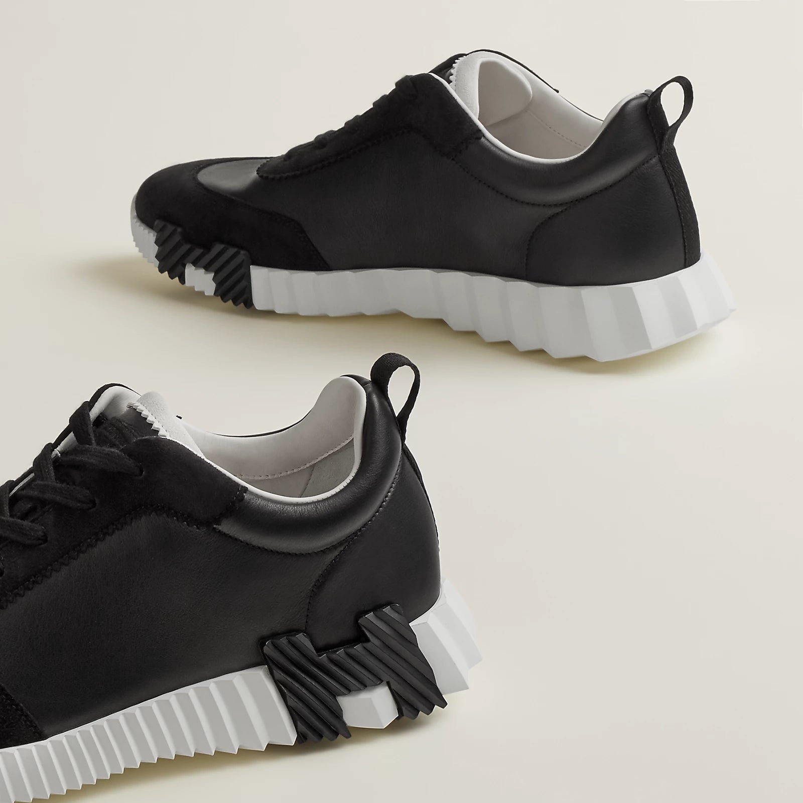 Bouncing Sneaker