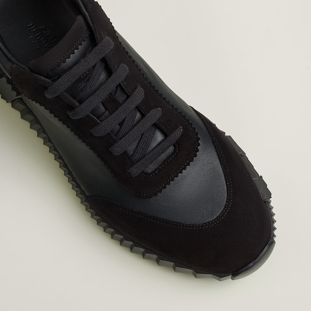 Bouncing Sneaker