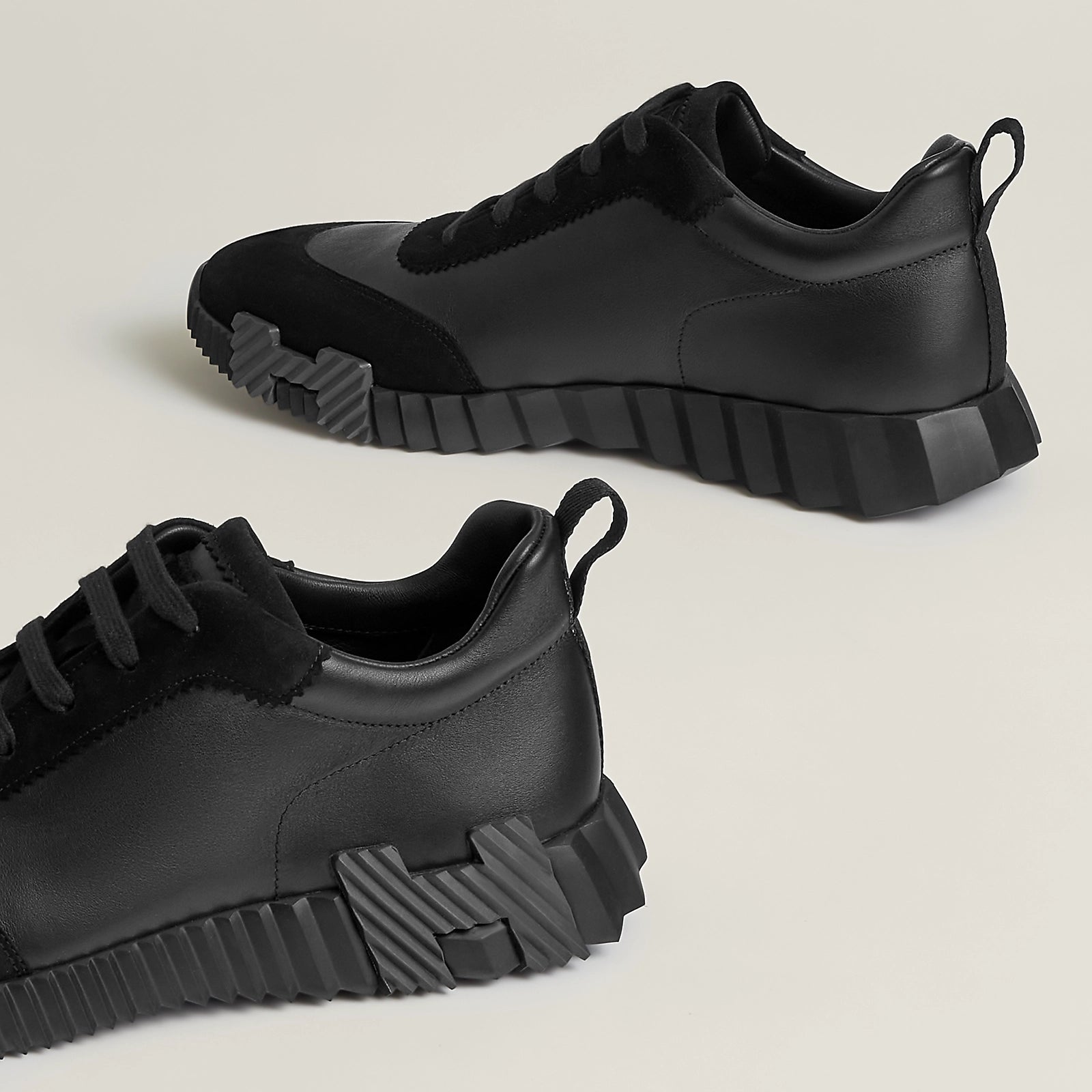 Bouncing Sneaker
