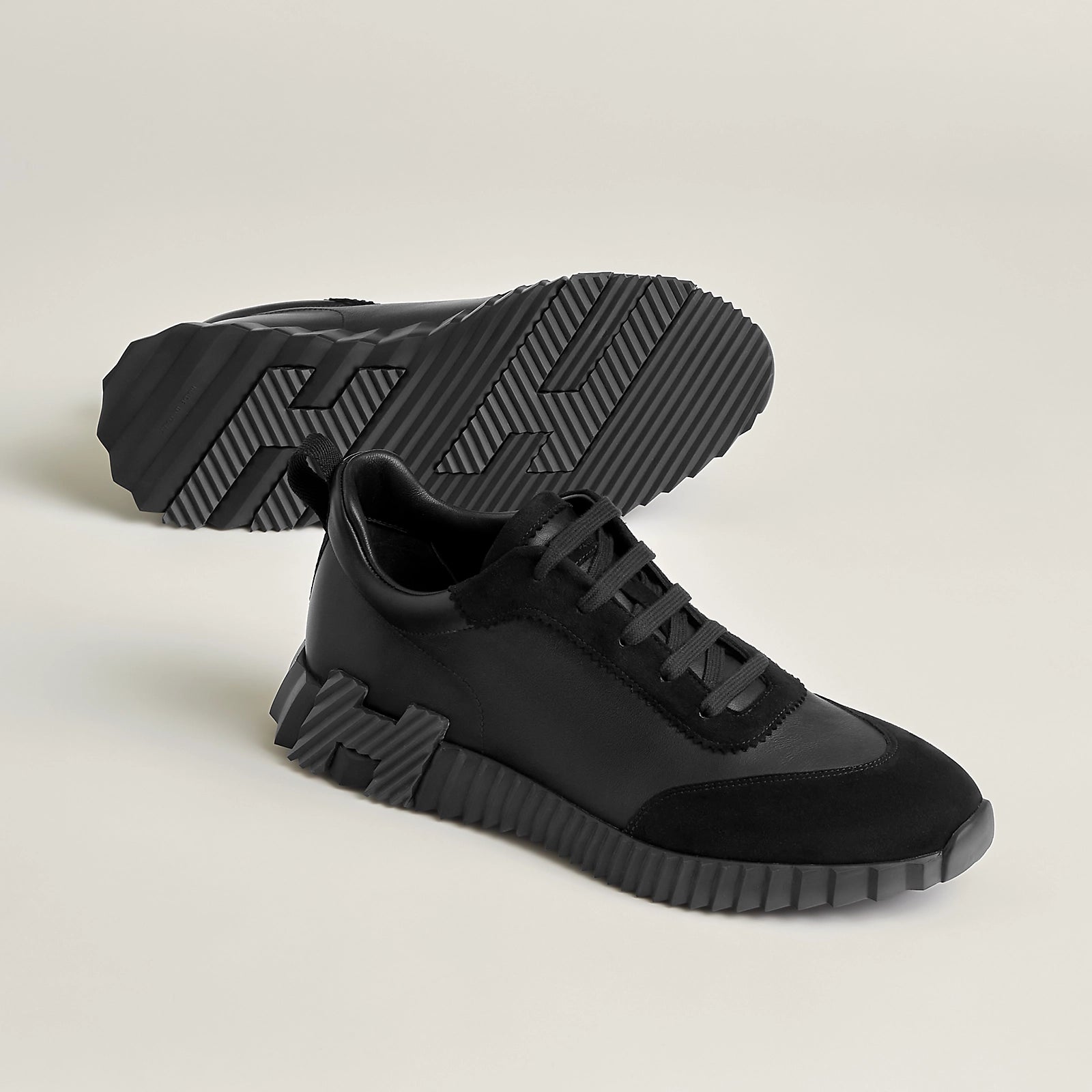 Bouncing Sneaker