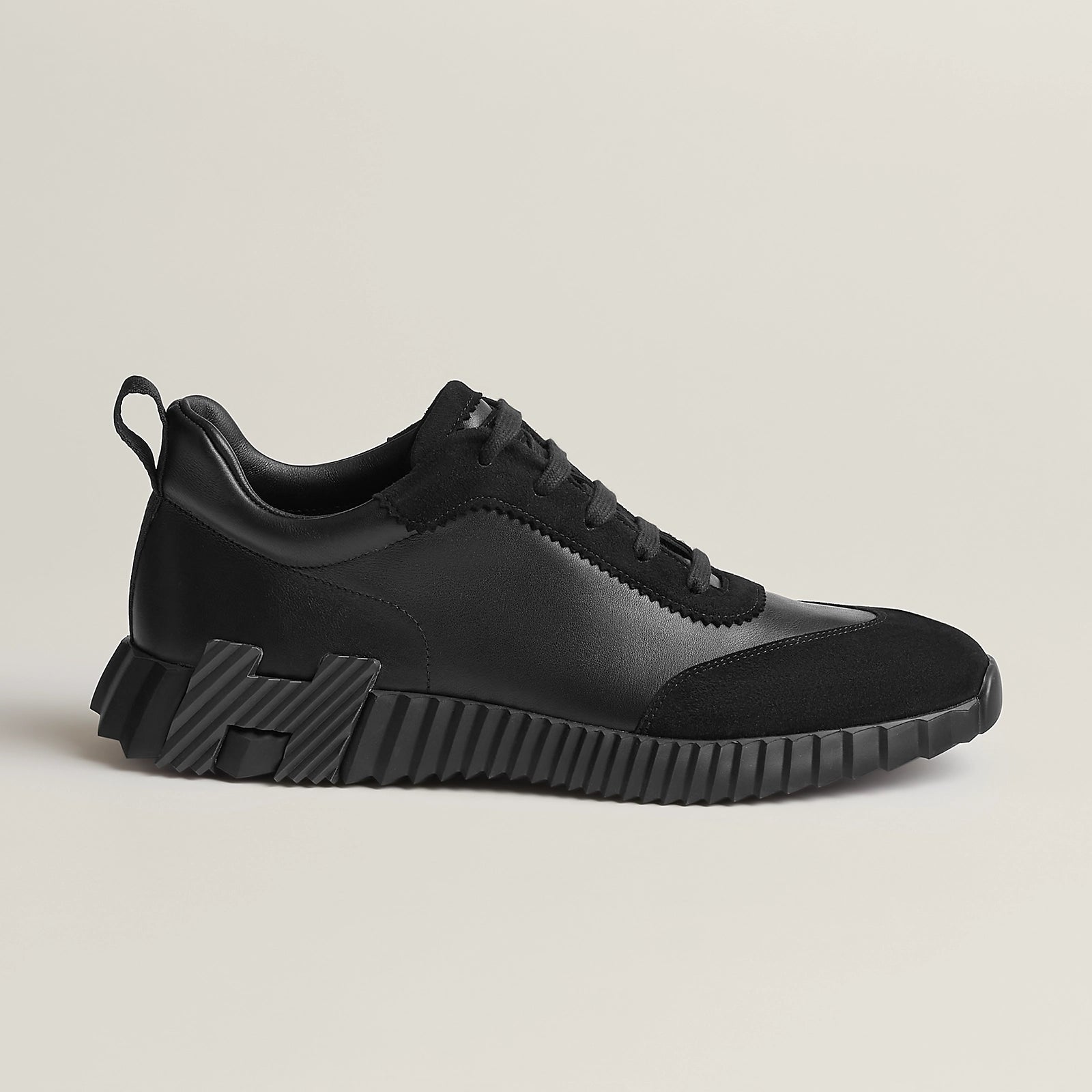 Bouncing Sneaker