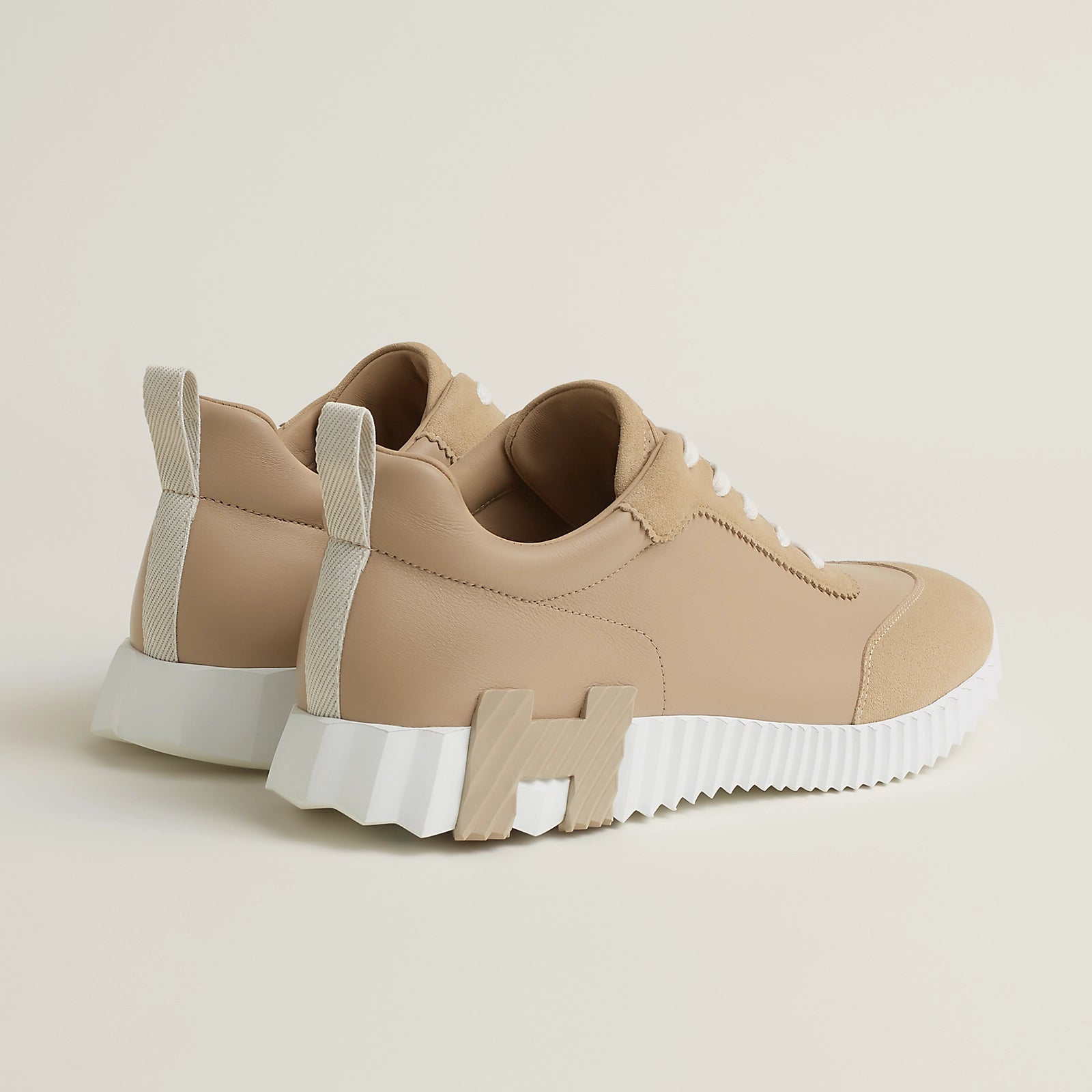 Bouncing Sneaker
