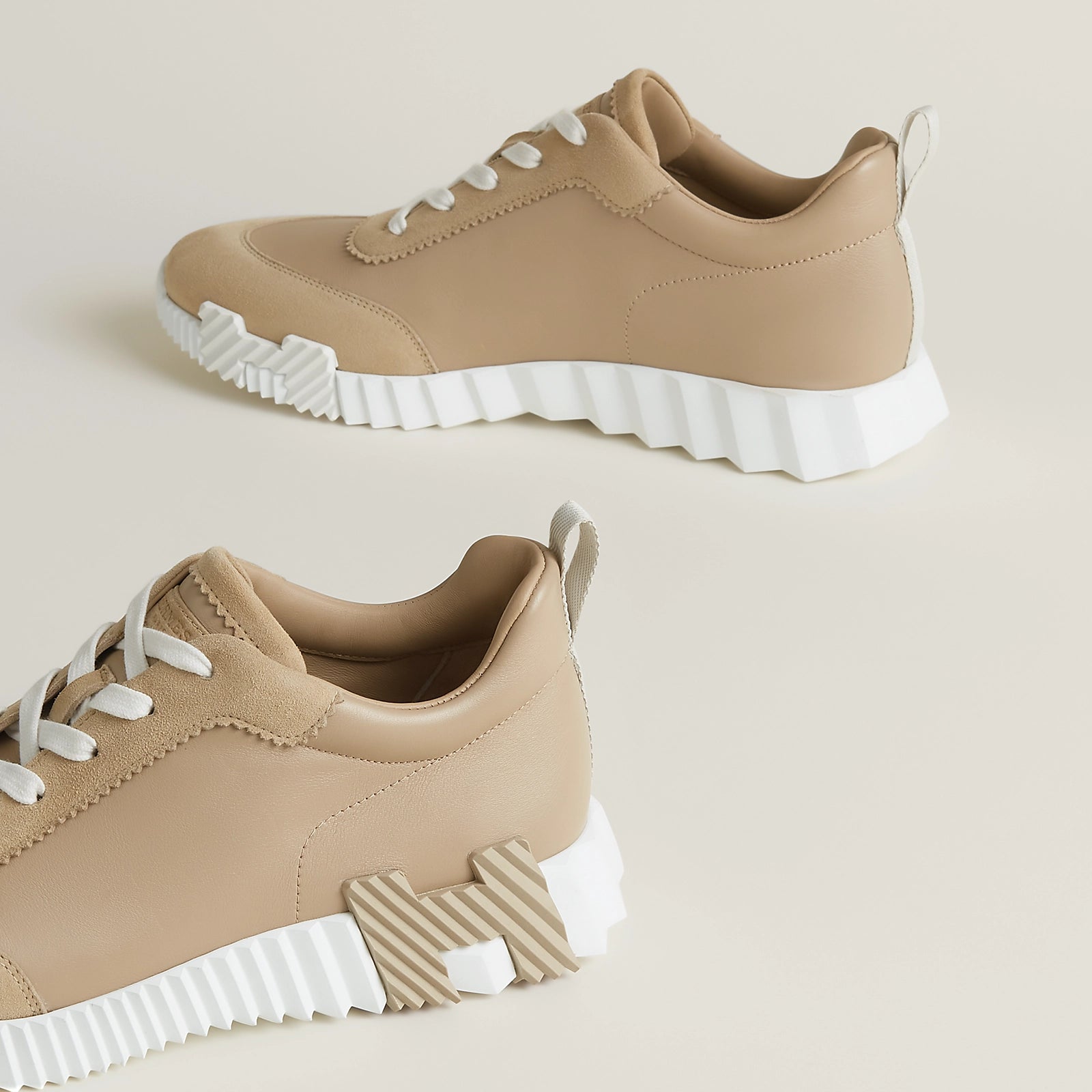 Bouncing Sneaker