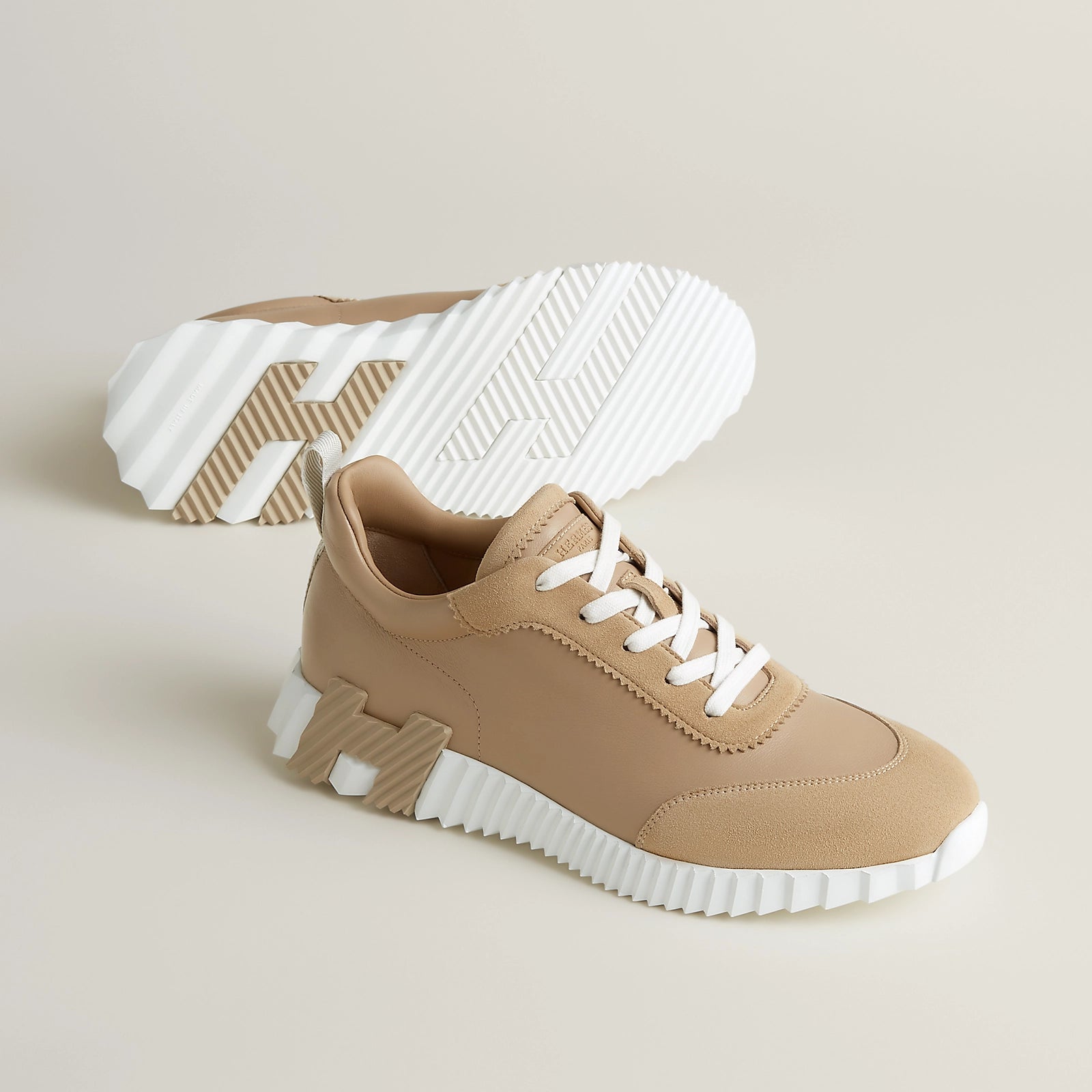 Bouncing Sneaker