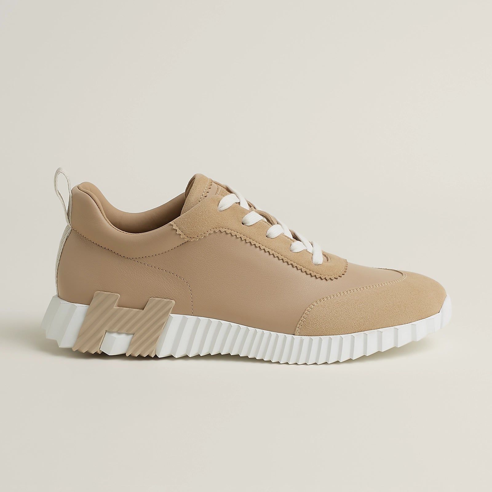 Bouncing Sneaker