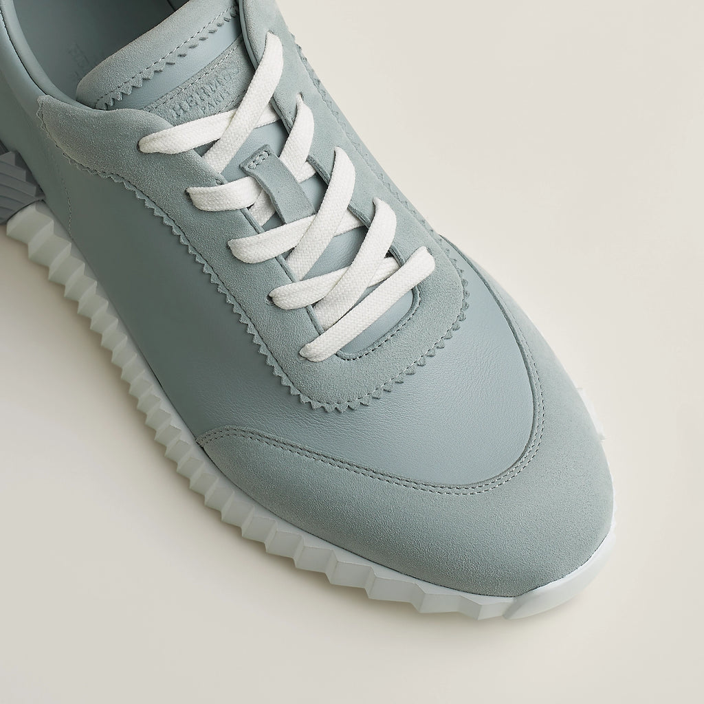 Bouncing Sneaker