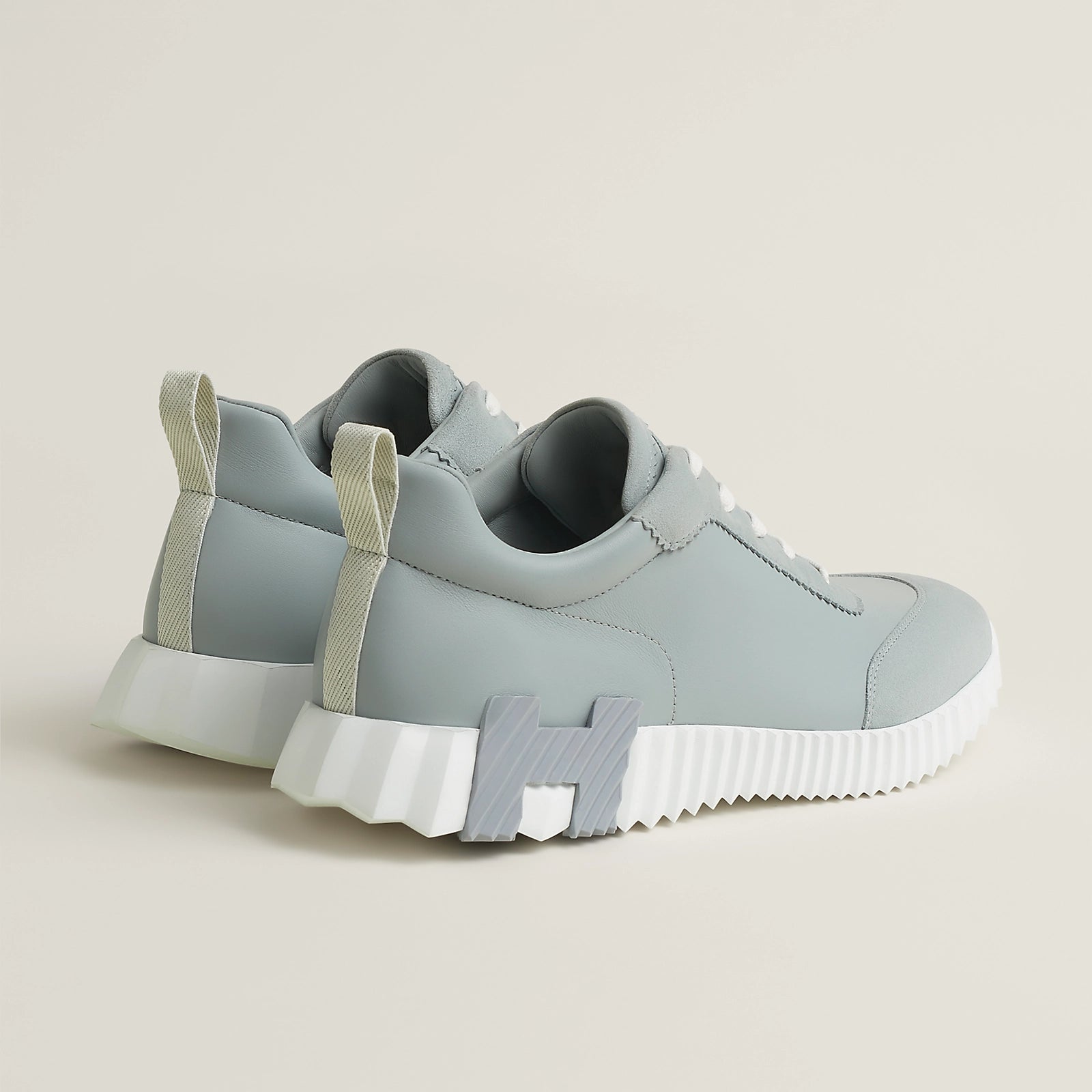Bouncing Sneaker