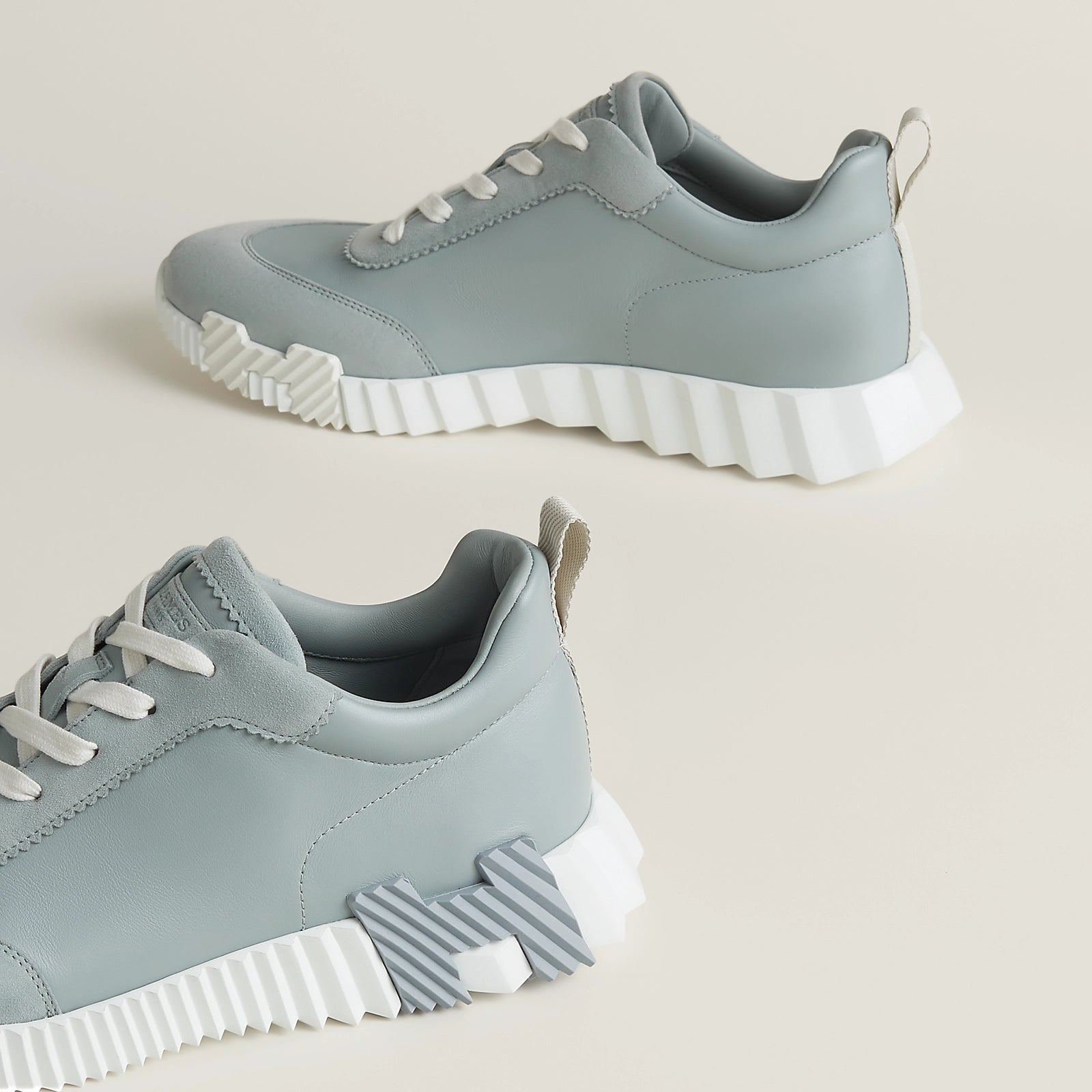 Bouncing Sneaker