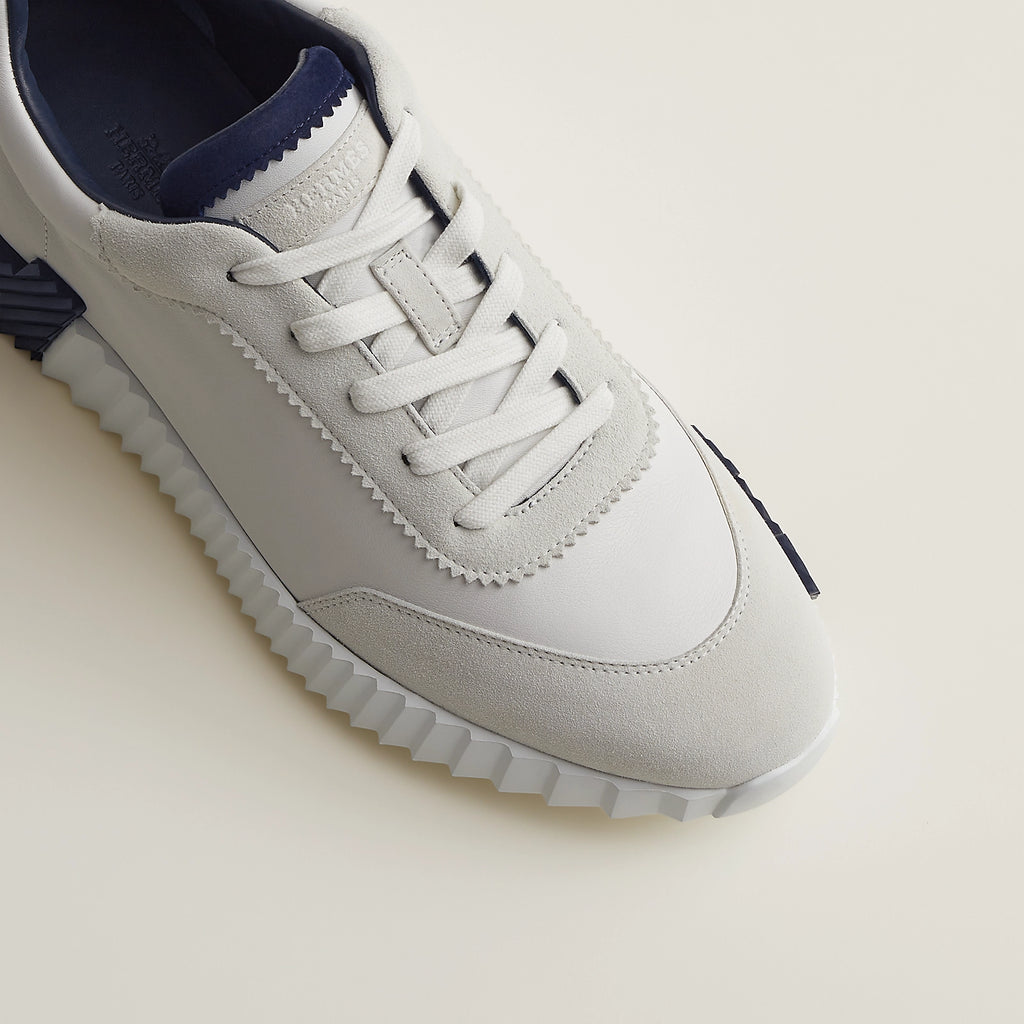 Bouncing Sneaker