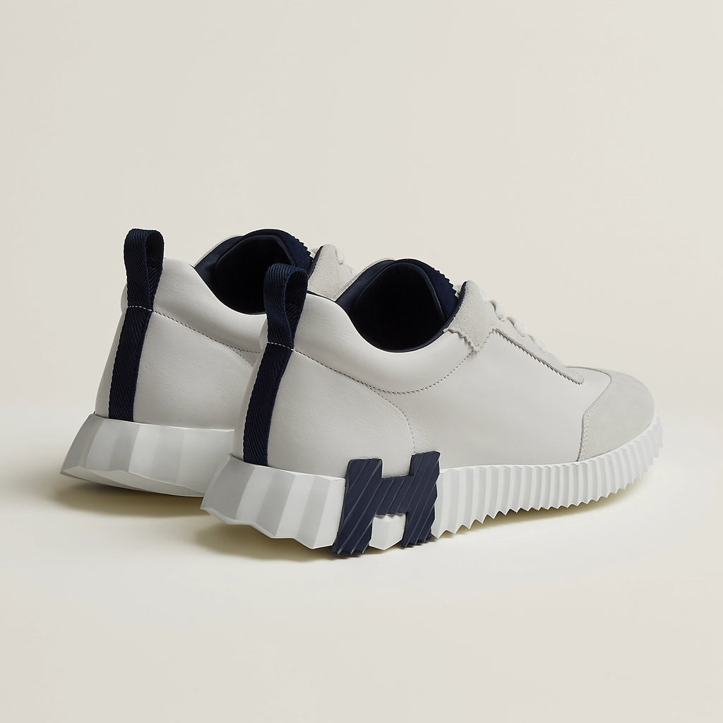 Bouncing Sneaker