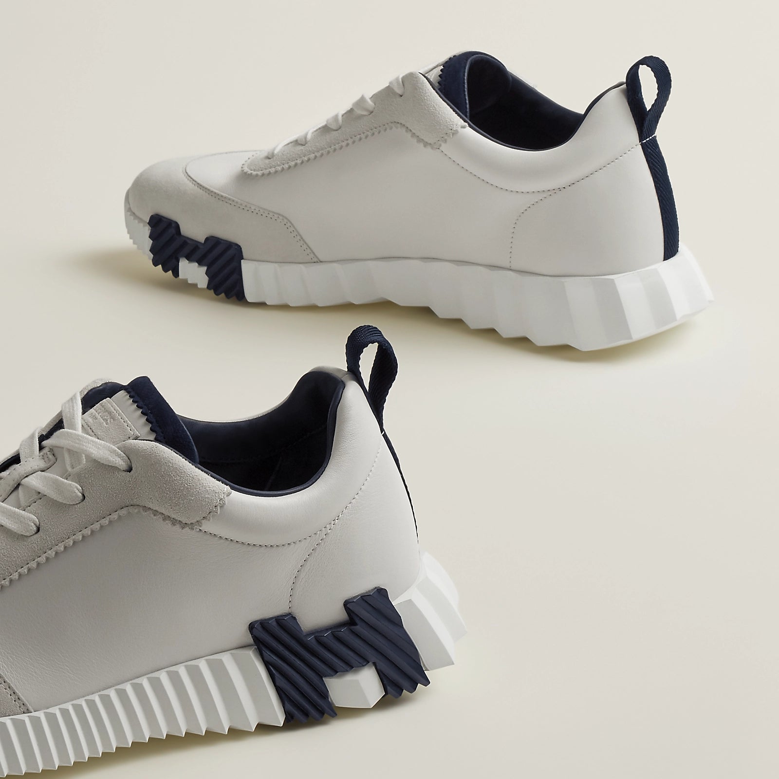 Bouncing Sneaker