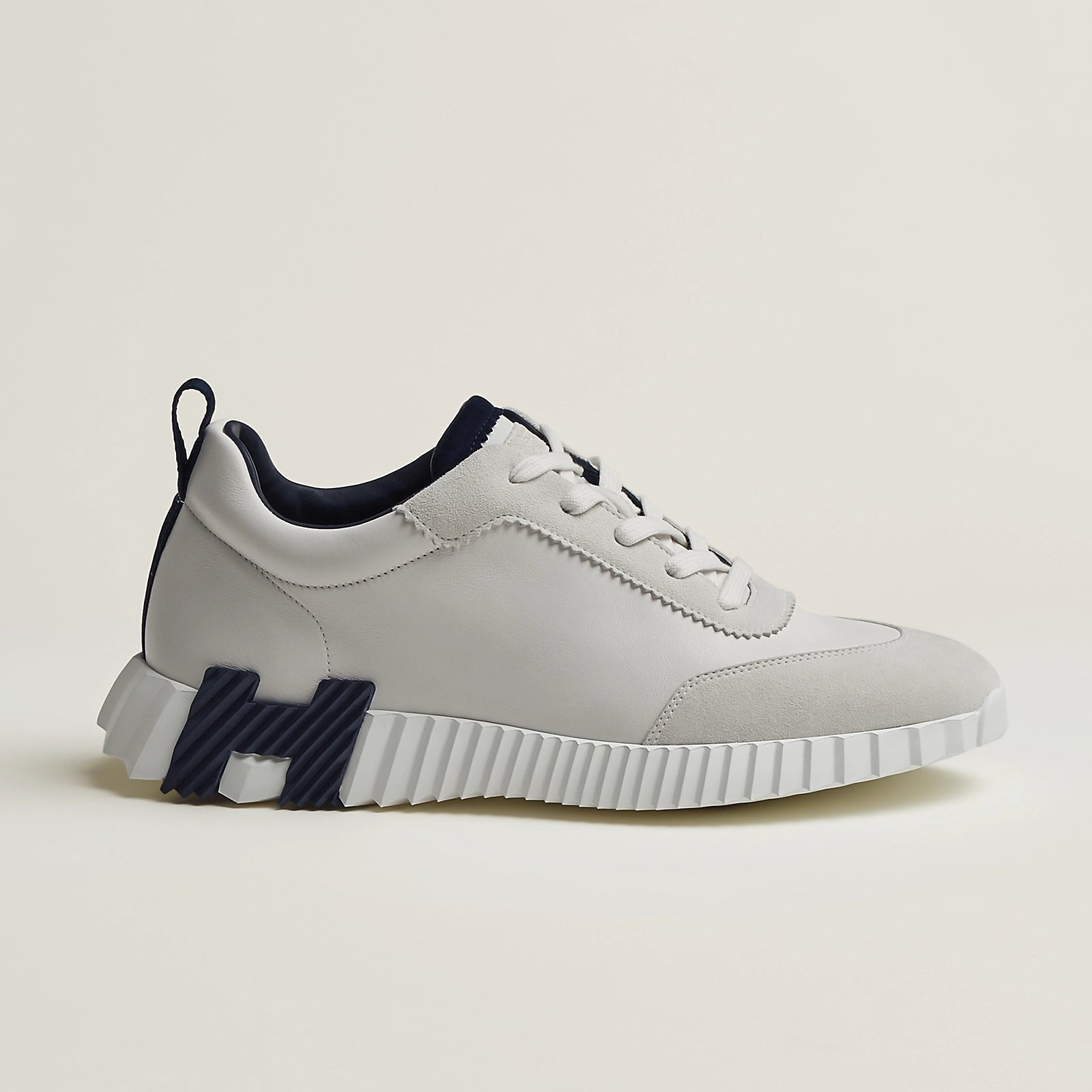 Bouncing Sneaker