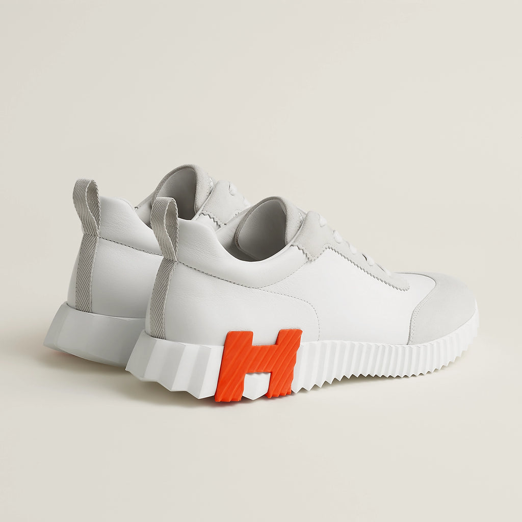 Bouncing Sneaker