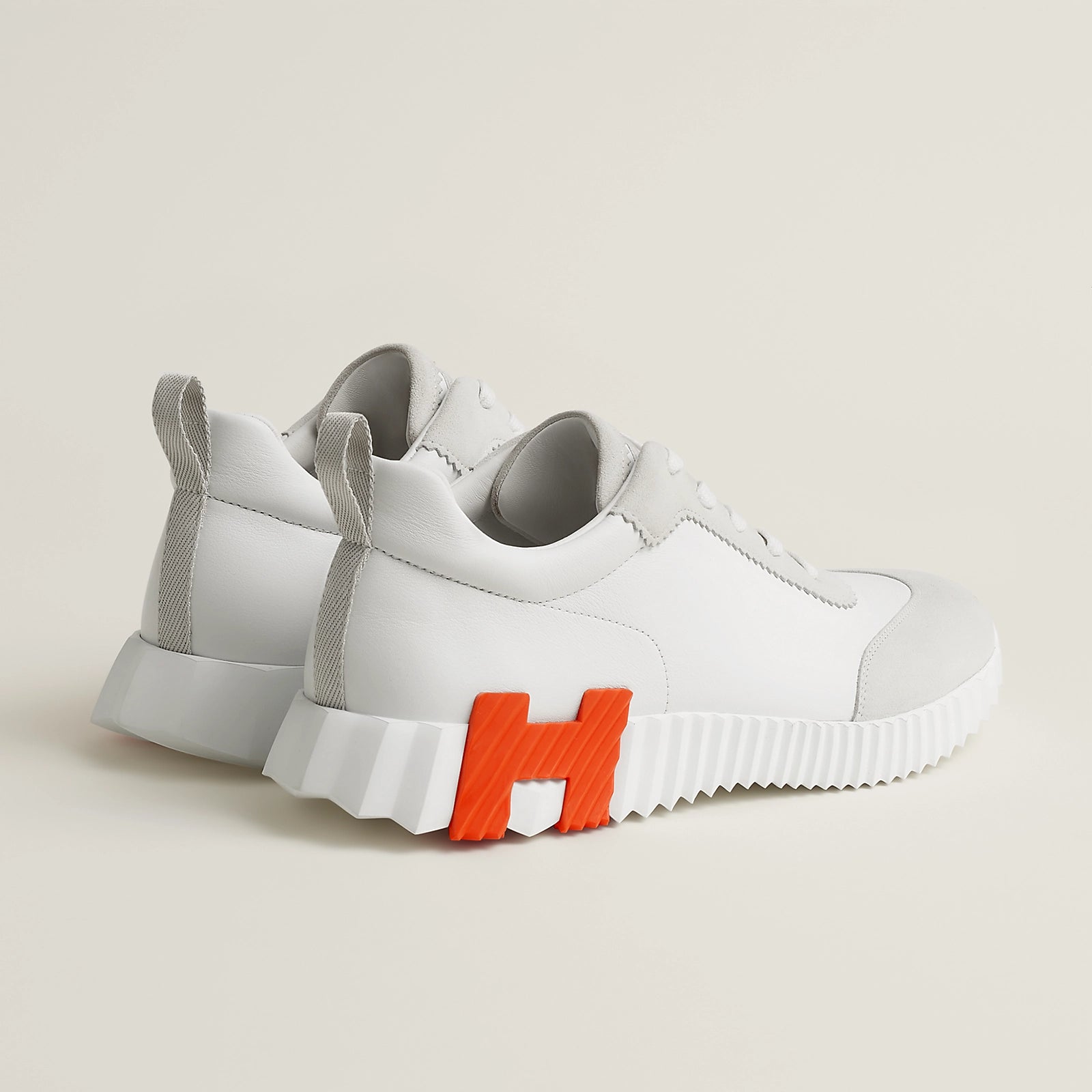 Bouncing Sneaker