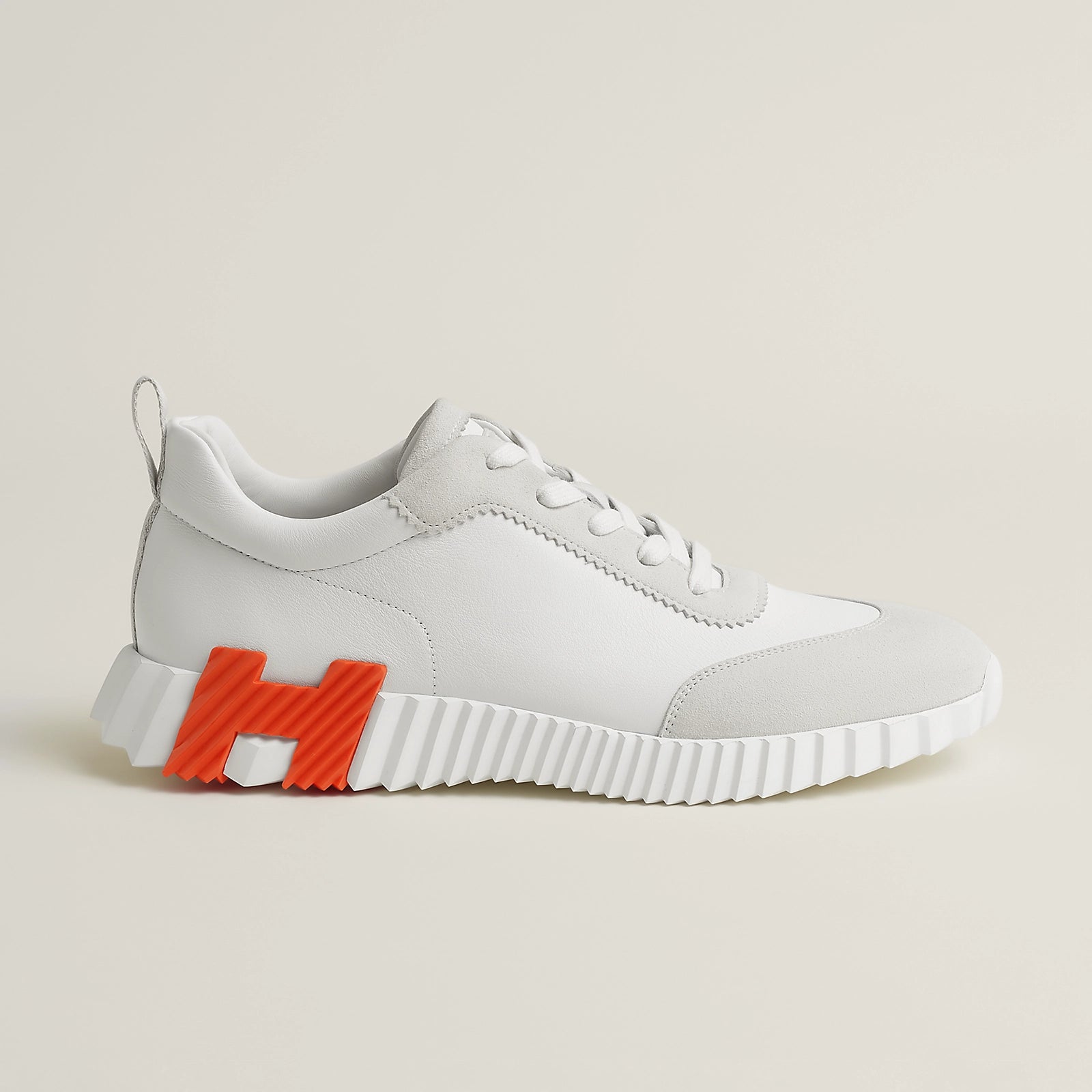Bouncing Sneaker