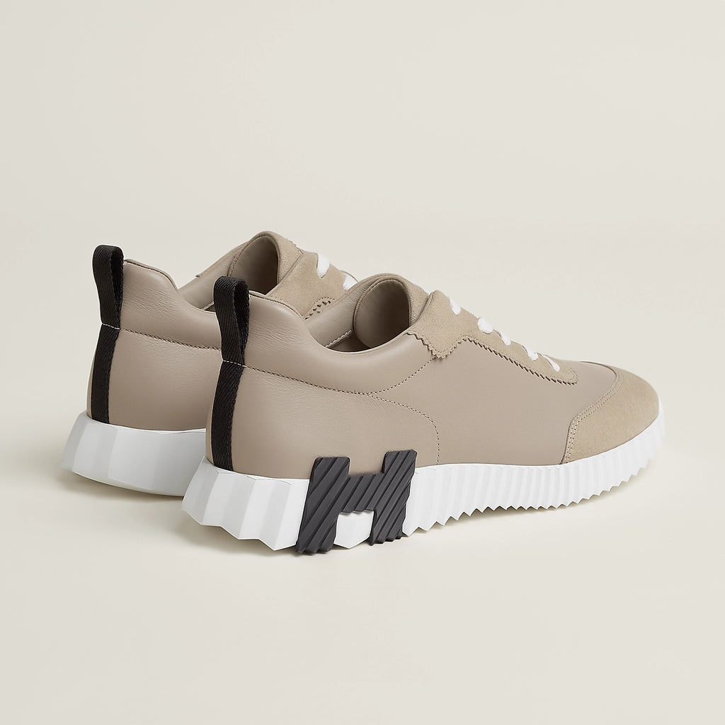 Bouncing Sneaker