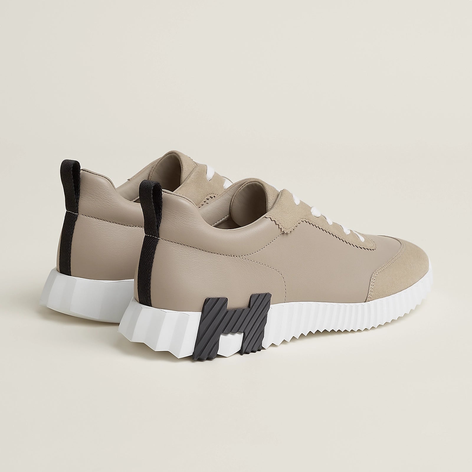 Bouncing Sneaker