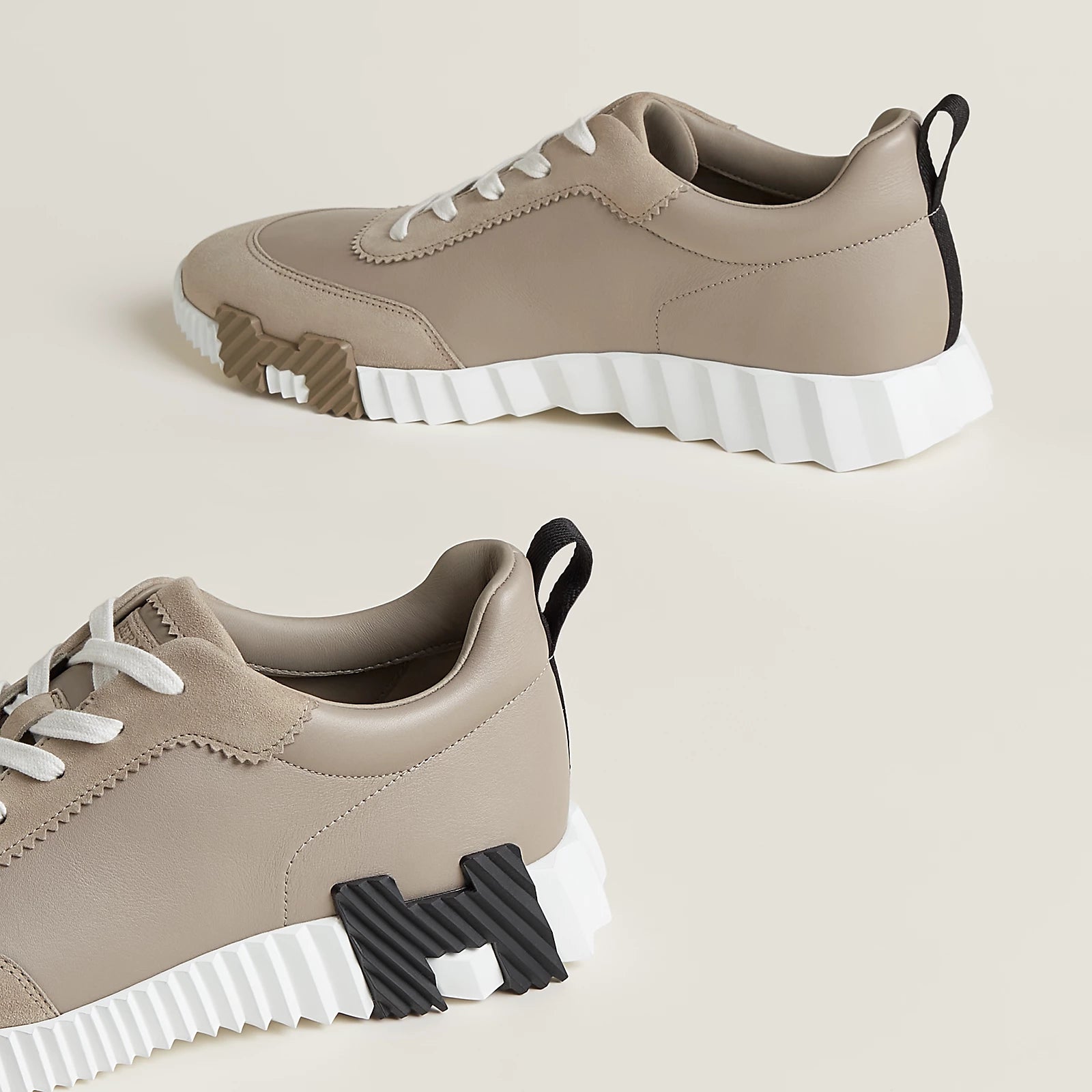 Bouncing Sneaker