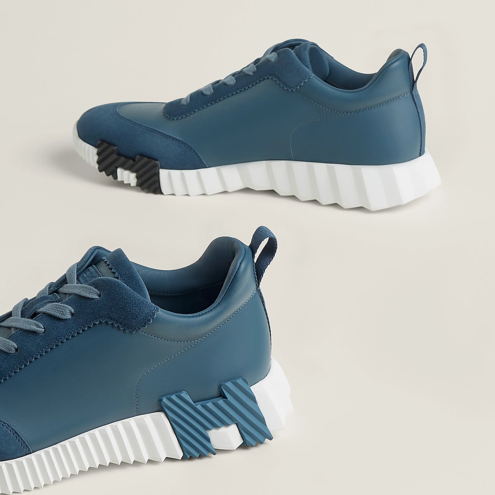 Bouncing Sneaker
