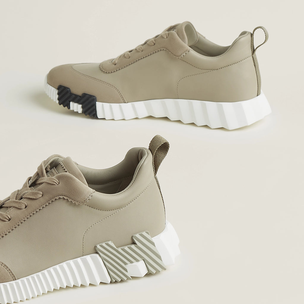 Bouncing Sneaker