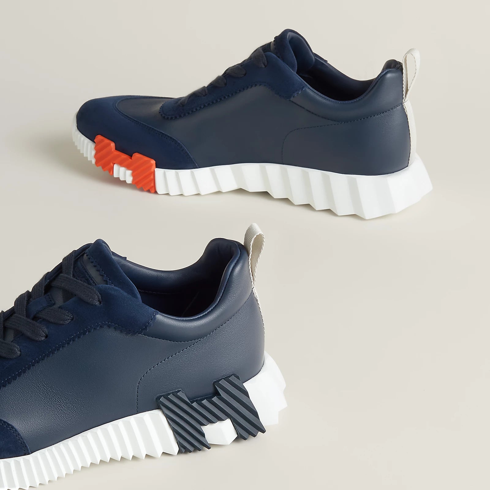 Bouncing Sneaker