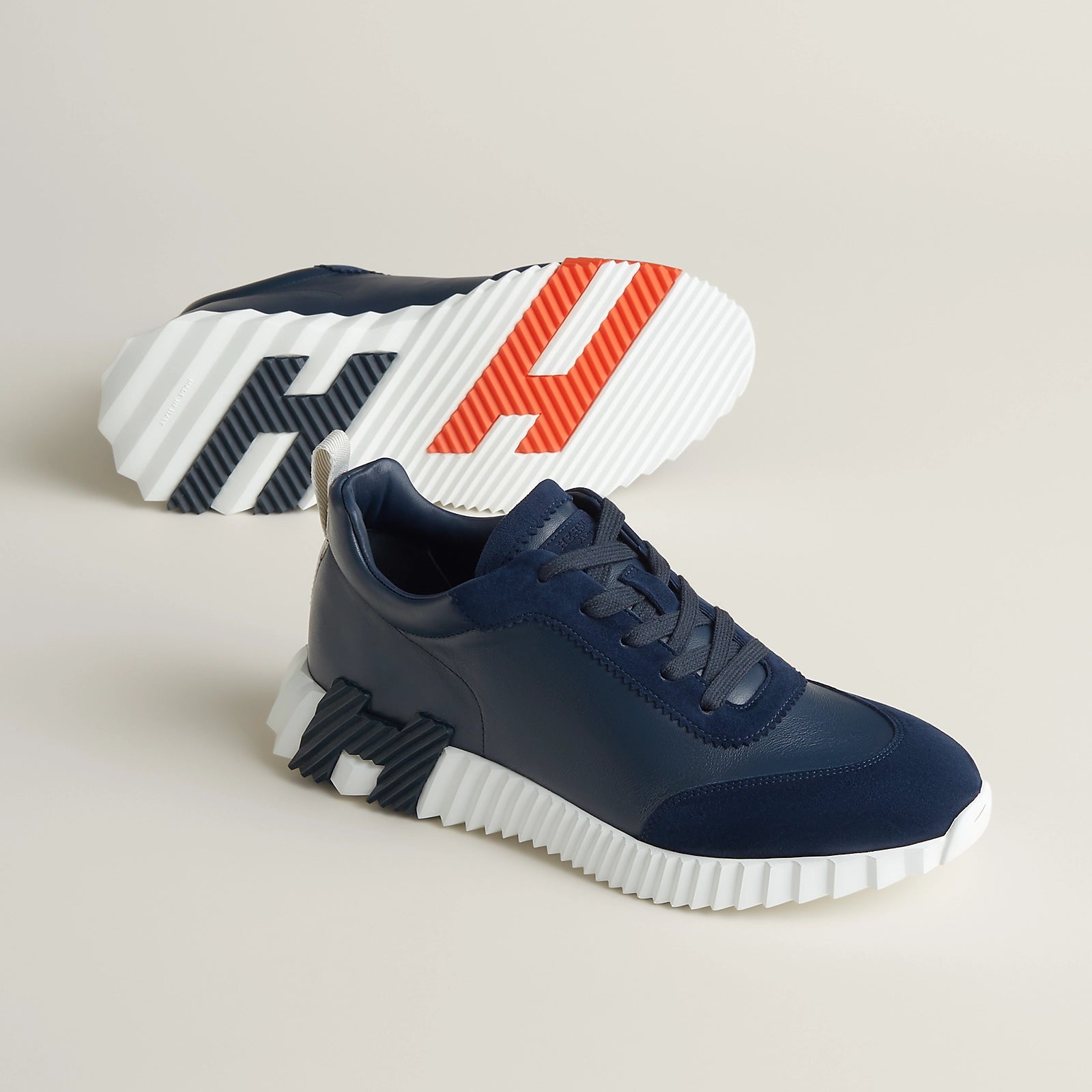 Bouncing Sneaker