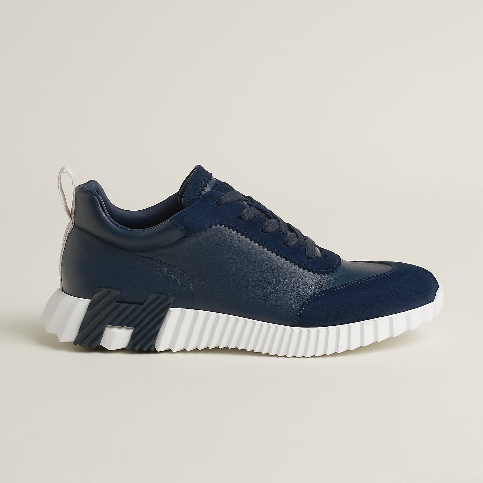 Bouncing Sneaker