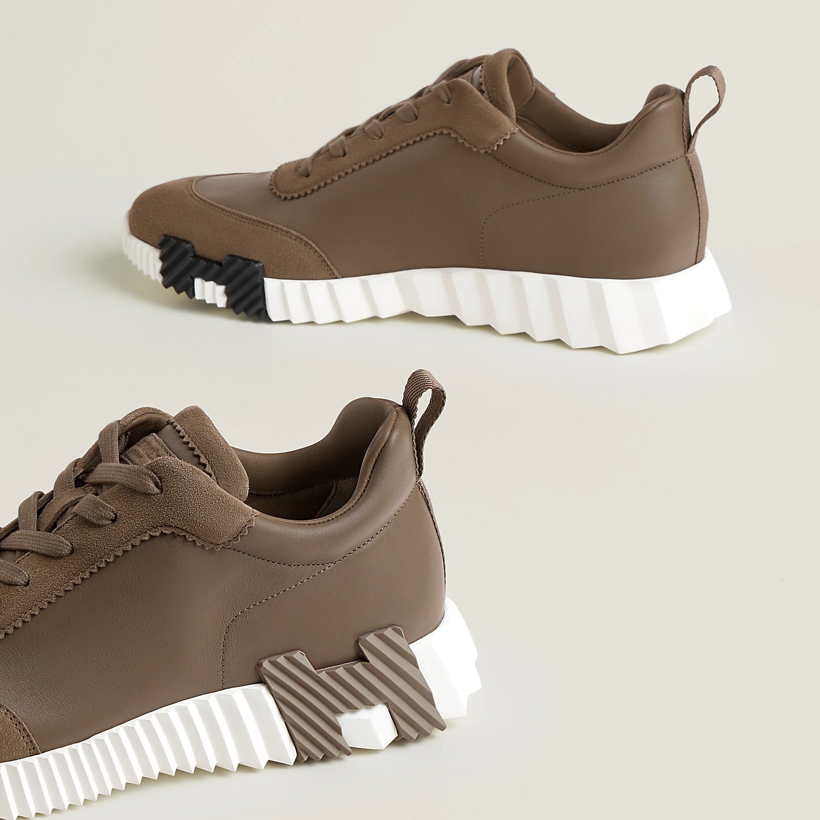 Bouncing Sneaker