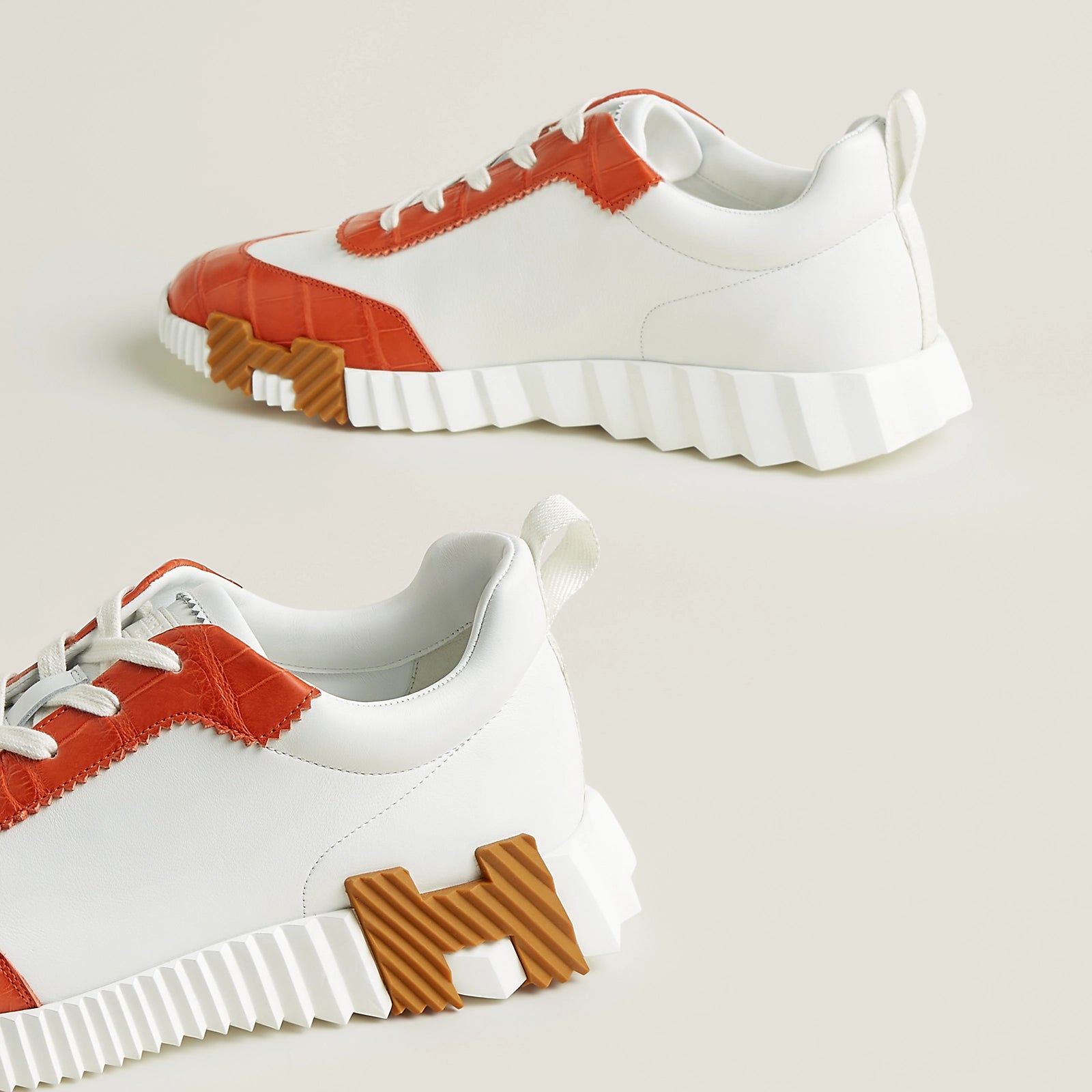 Bouncing Sneaker
