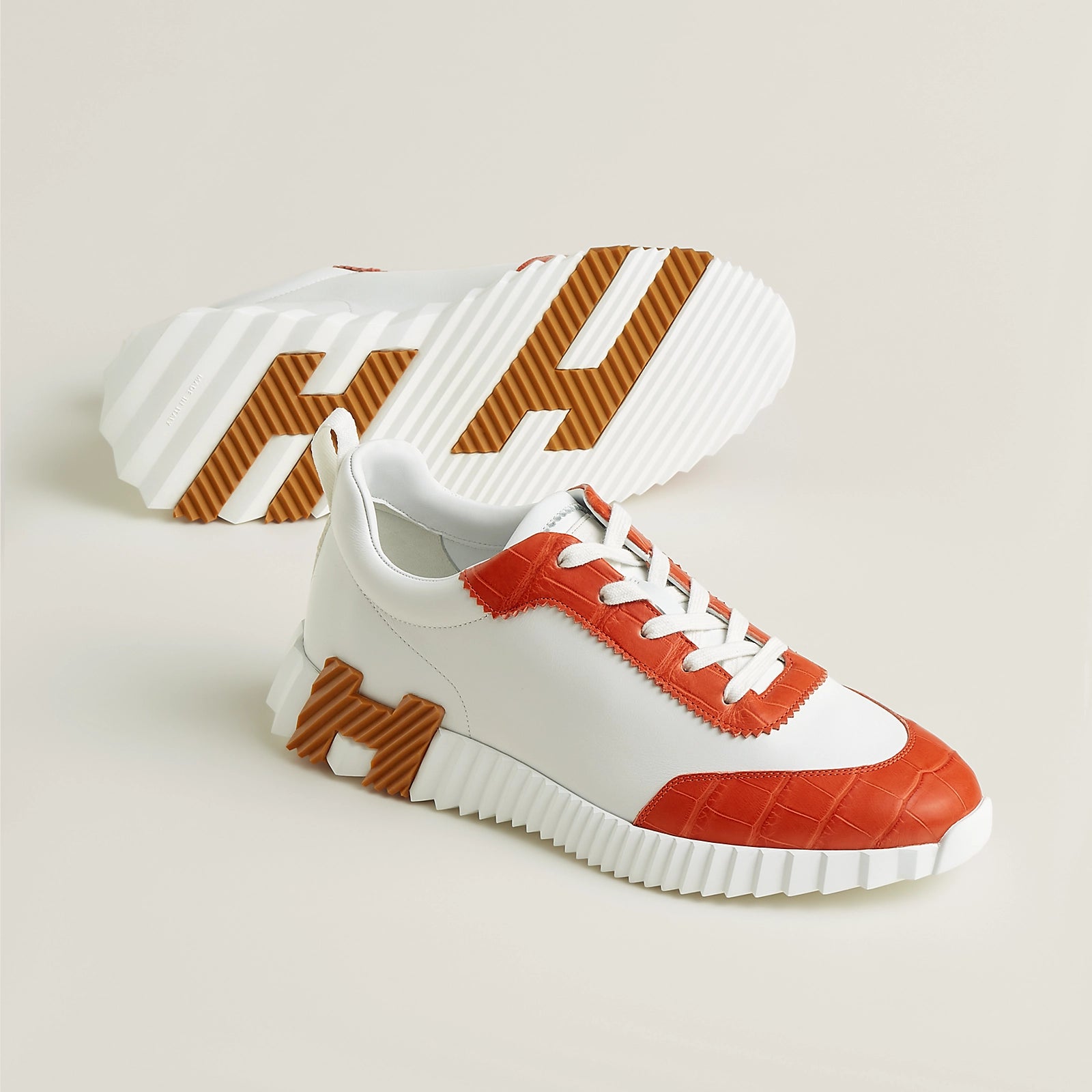 Bouncing Sneaker