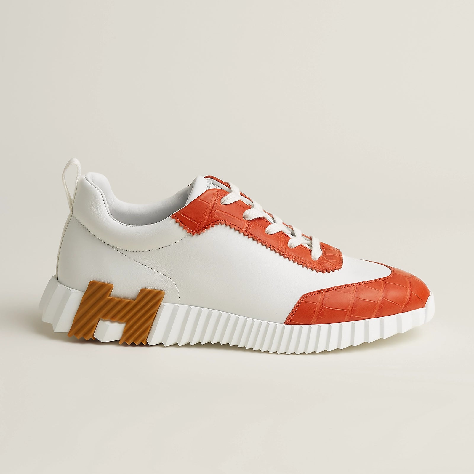 Bouncing Sneaker