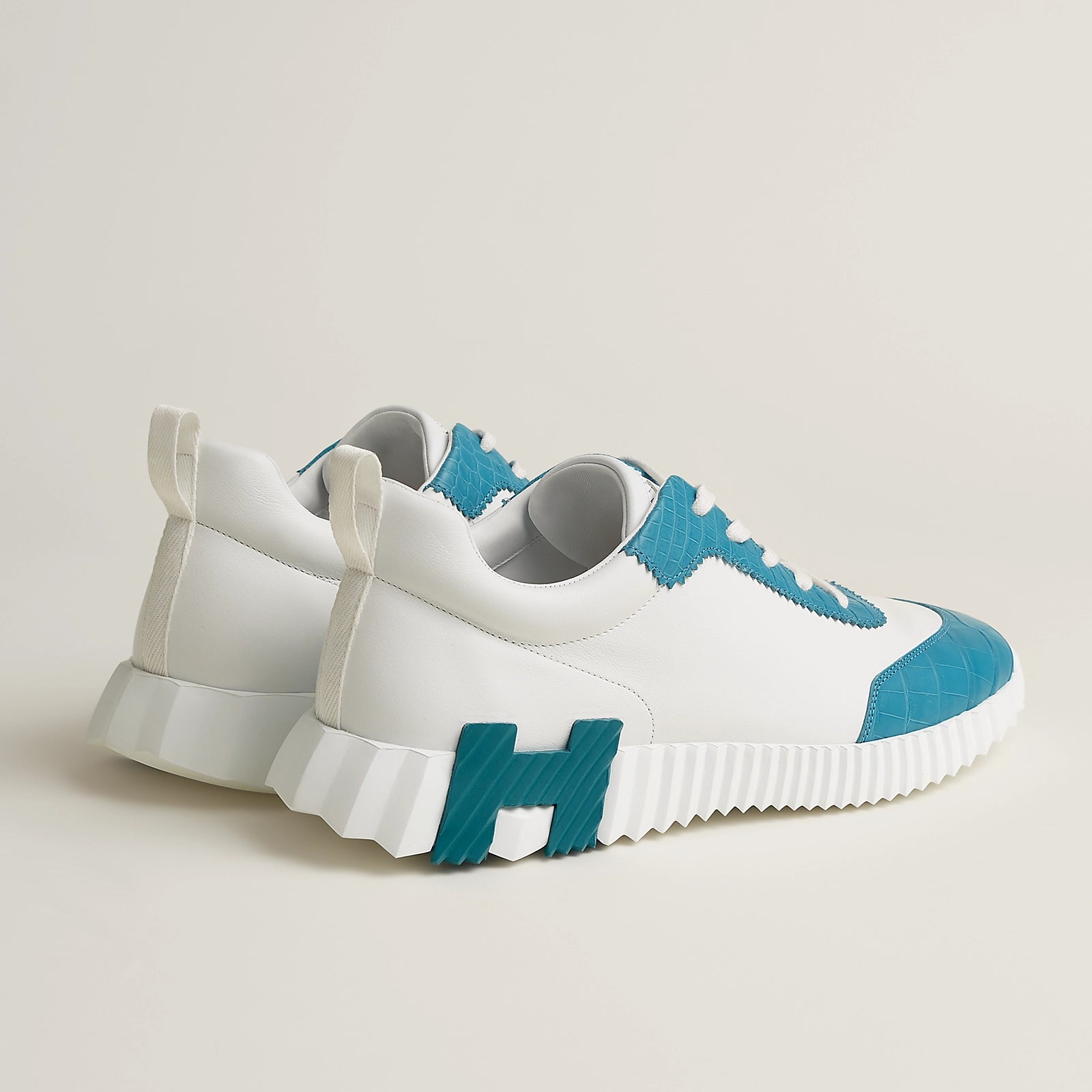 Bouncing Sneaker