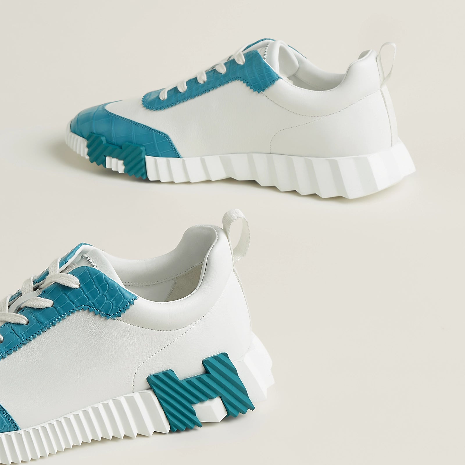 Bouncing Sneaker