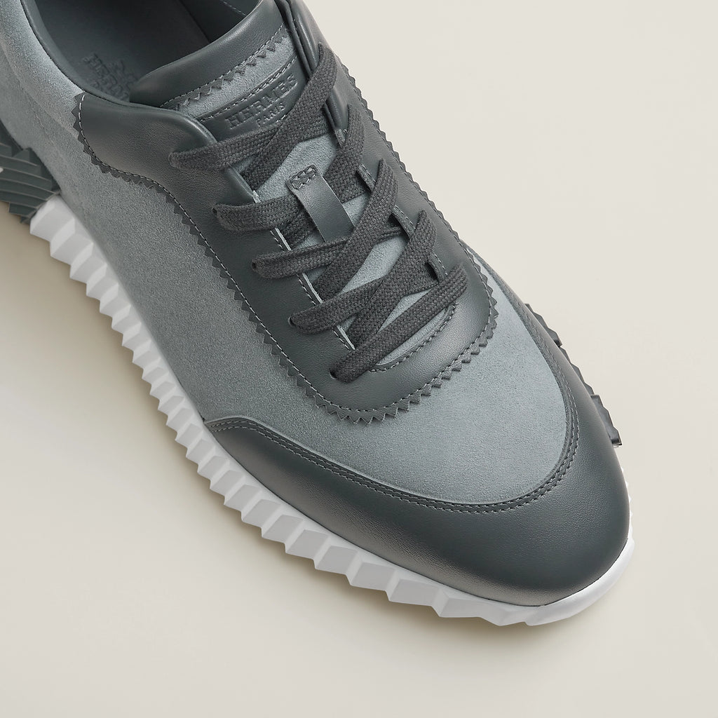 Bouncing Sneaker