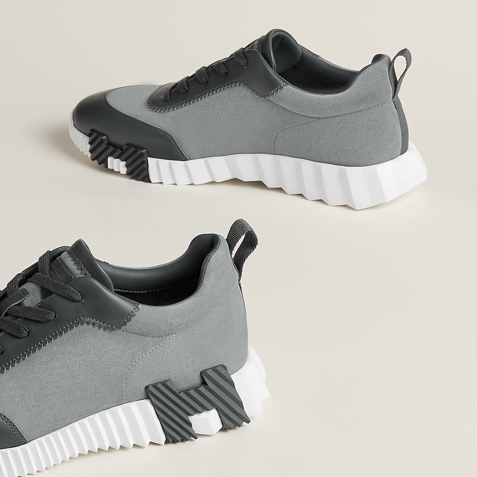 Bouncing Sneaker