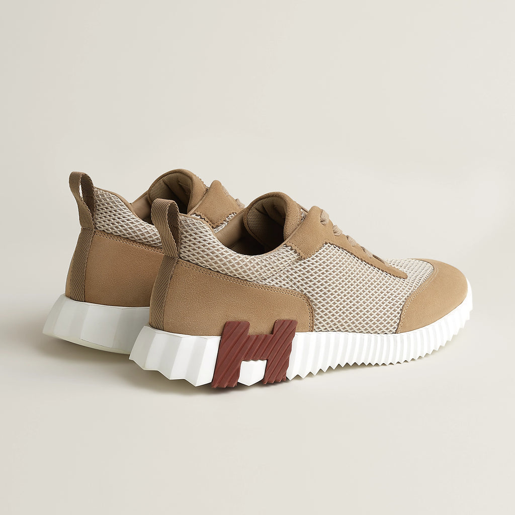 Bouncing Sneaker