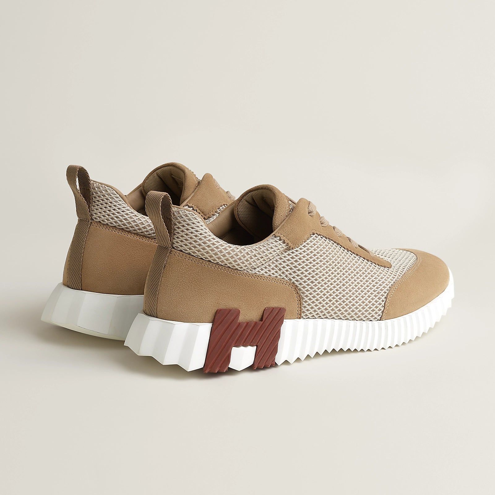 Bouncing Sneaker