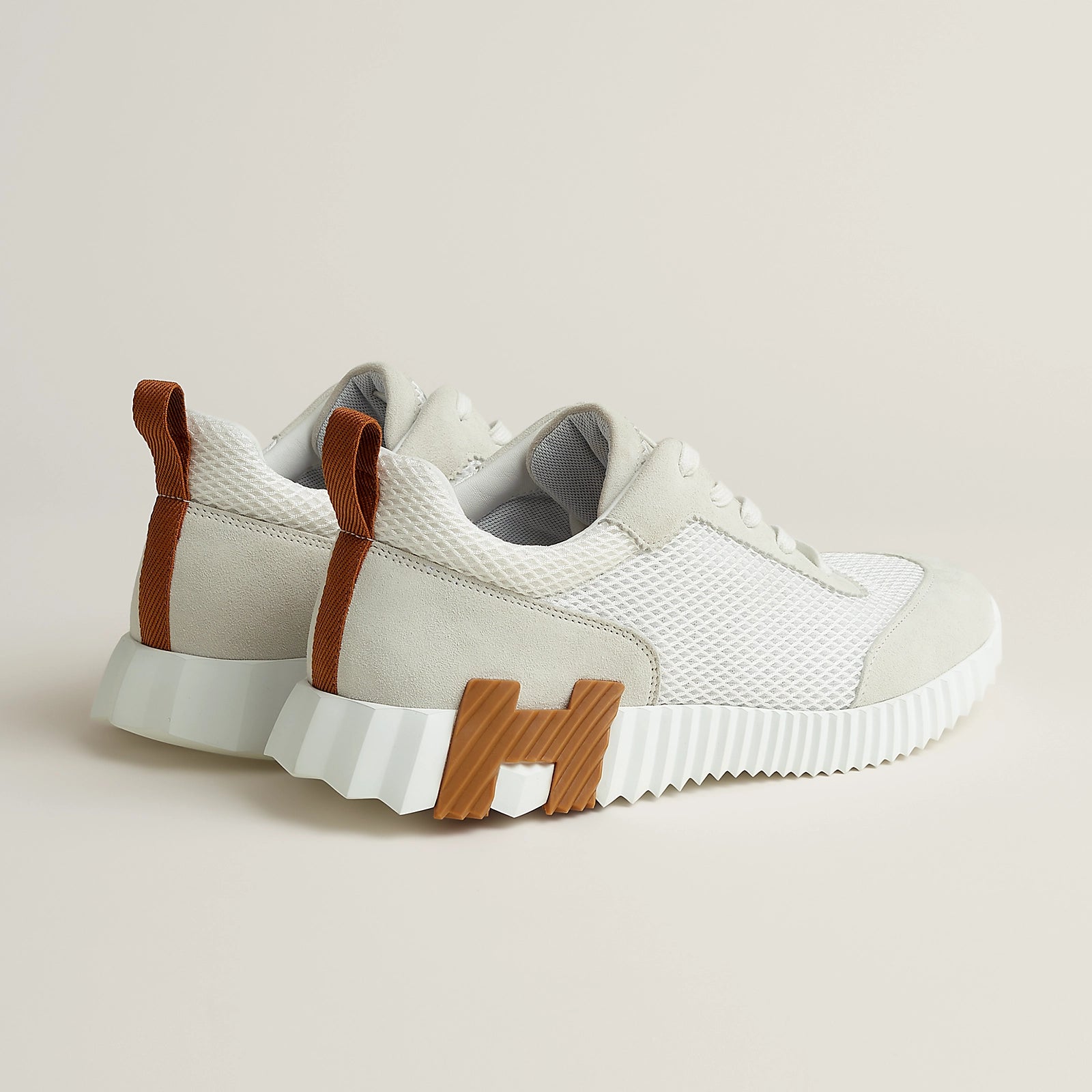 Bouncing Sneaker