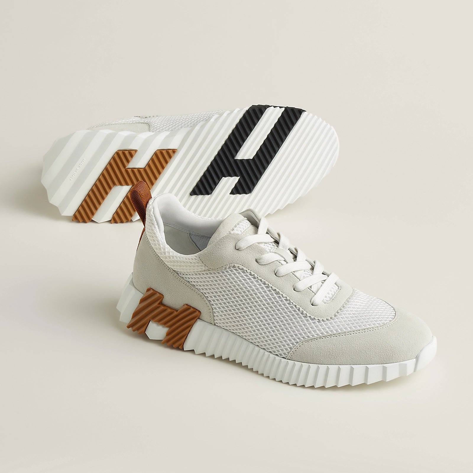 Bouncing Sneaker