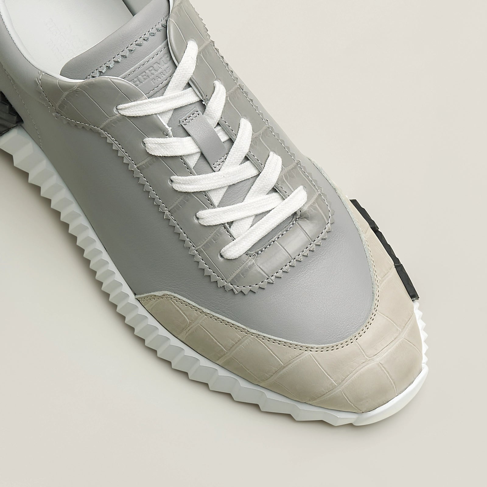 Bouncing Sneaker