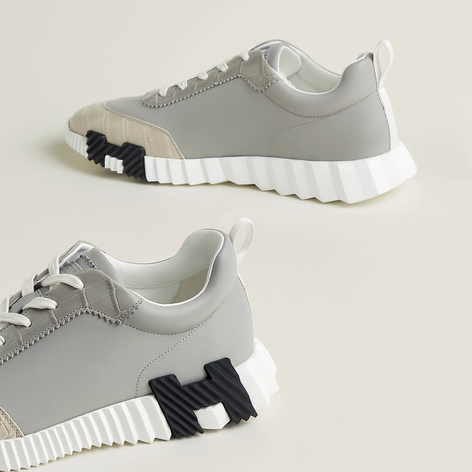 Bouncing Sneaker