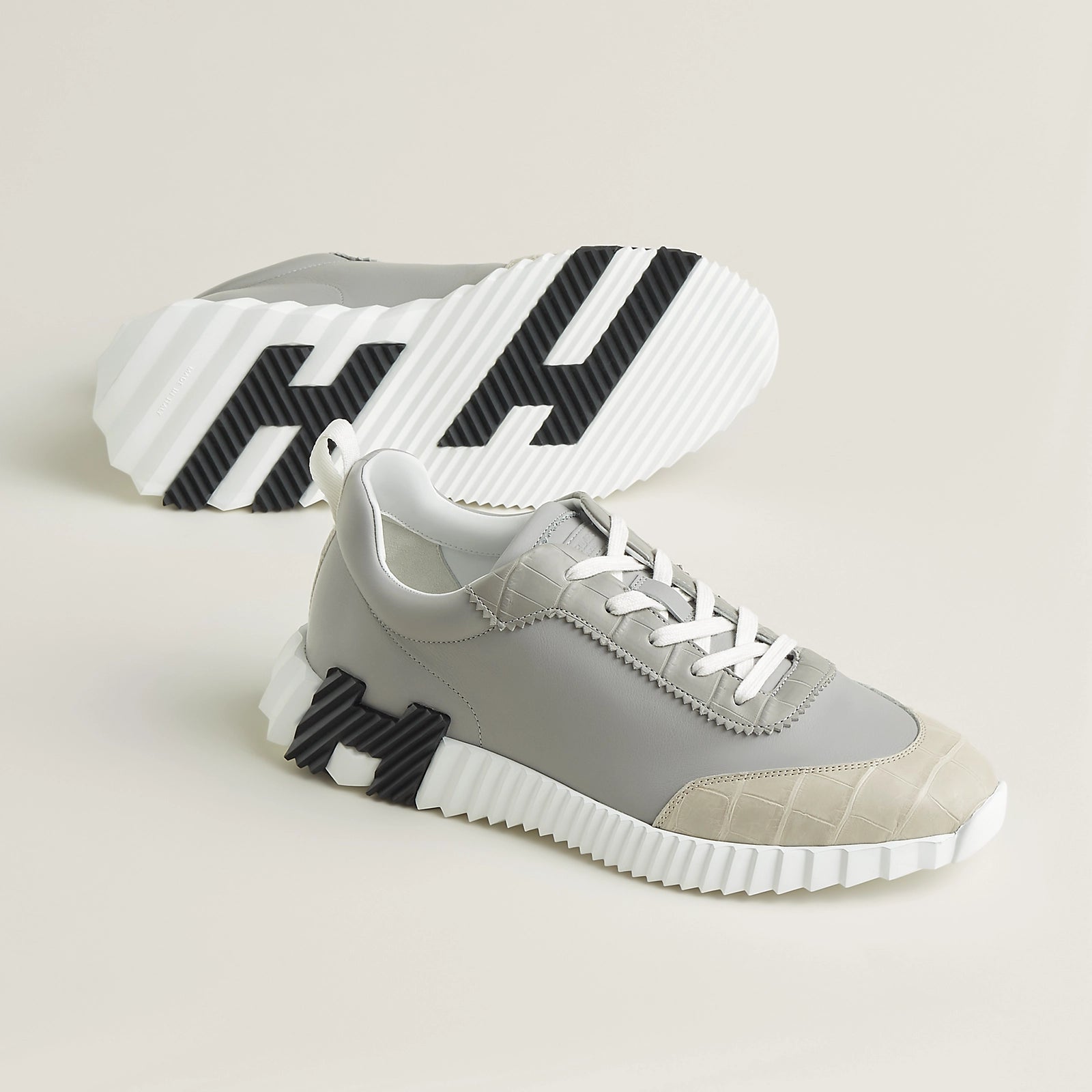 Bouncing Sneaker