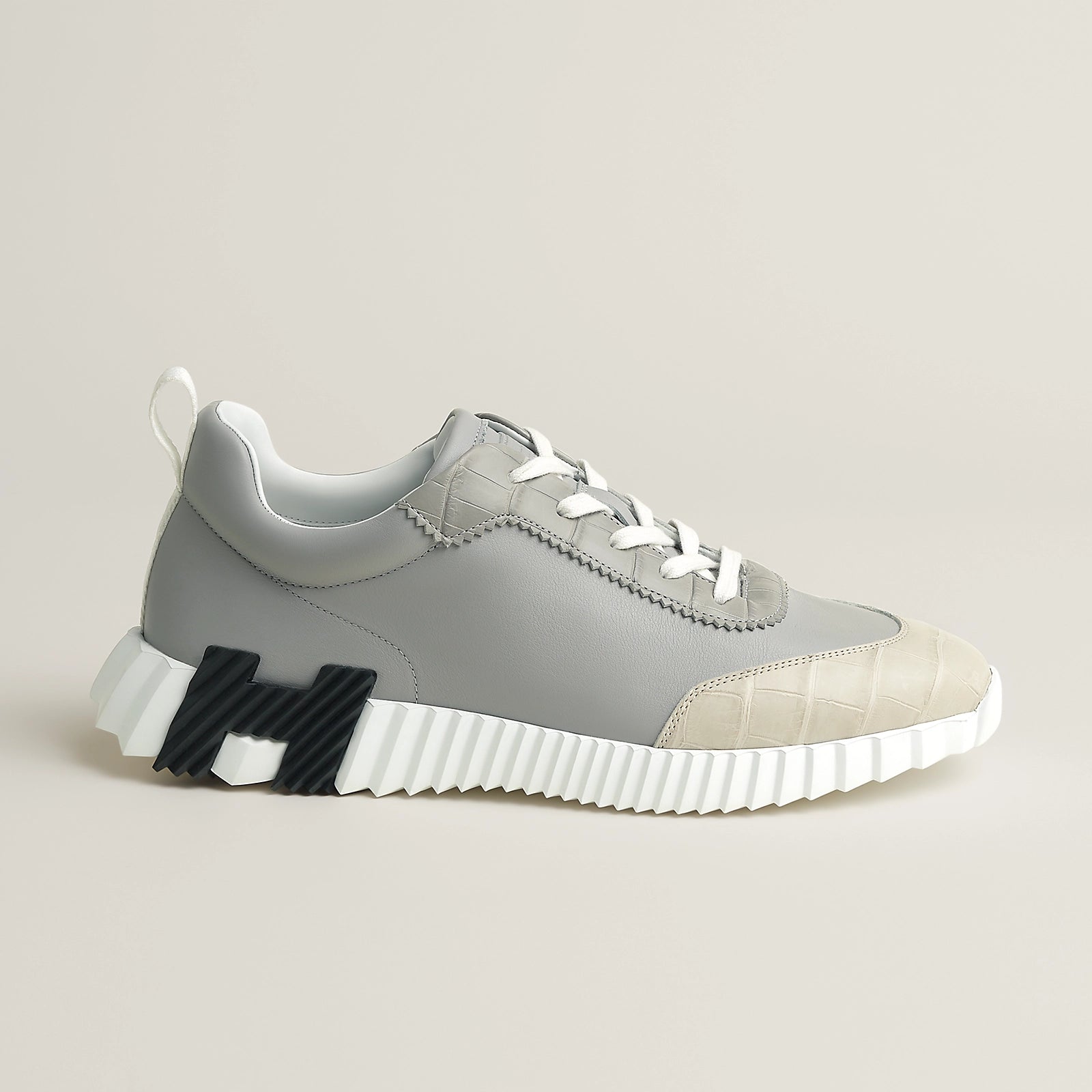 Bouncing Sneaker