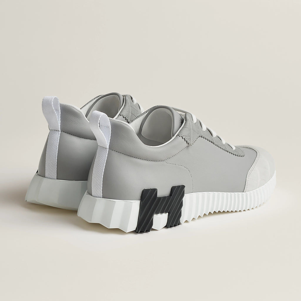 Bouncing Sneaker