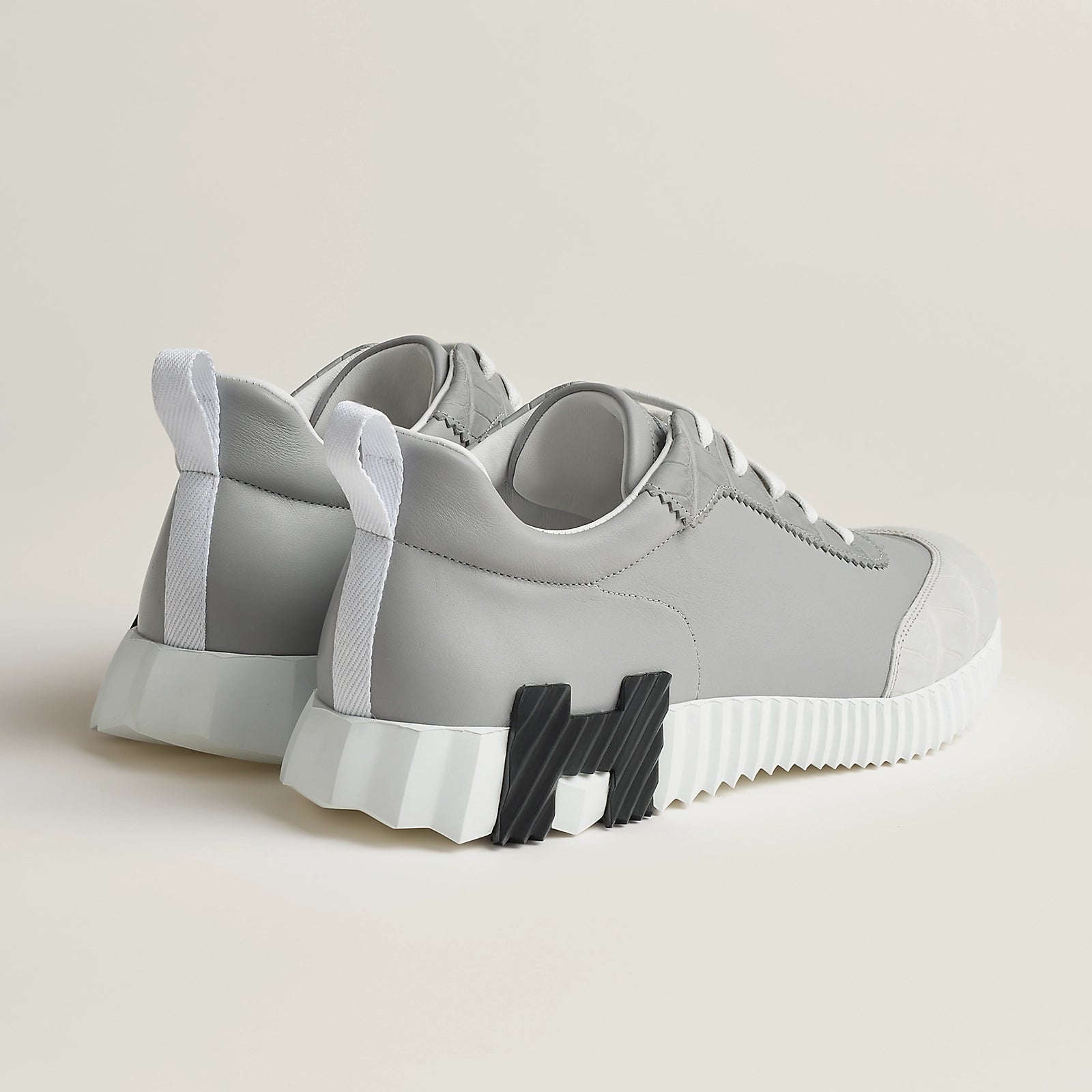 Bouncing Sneaker