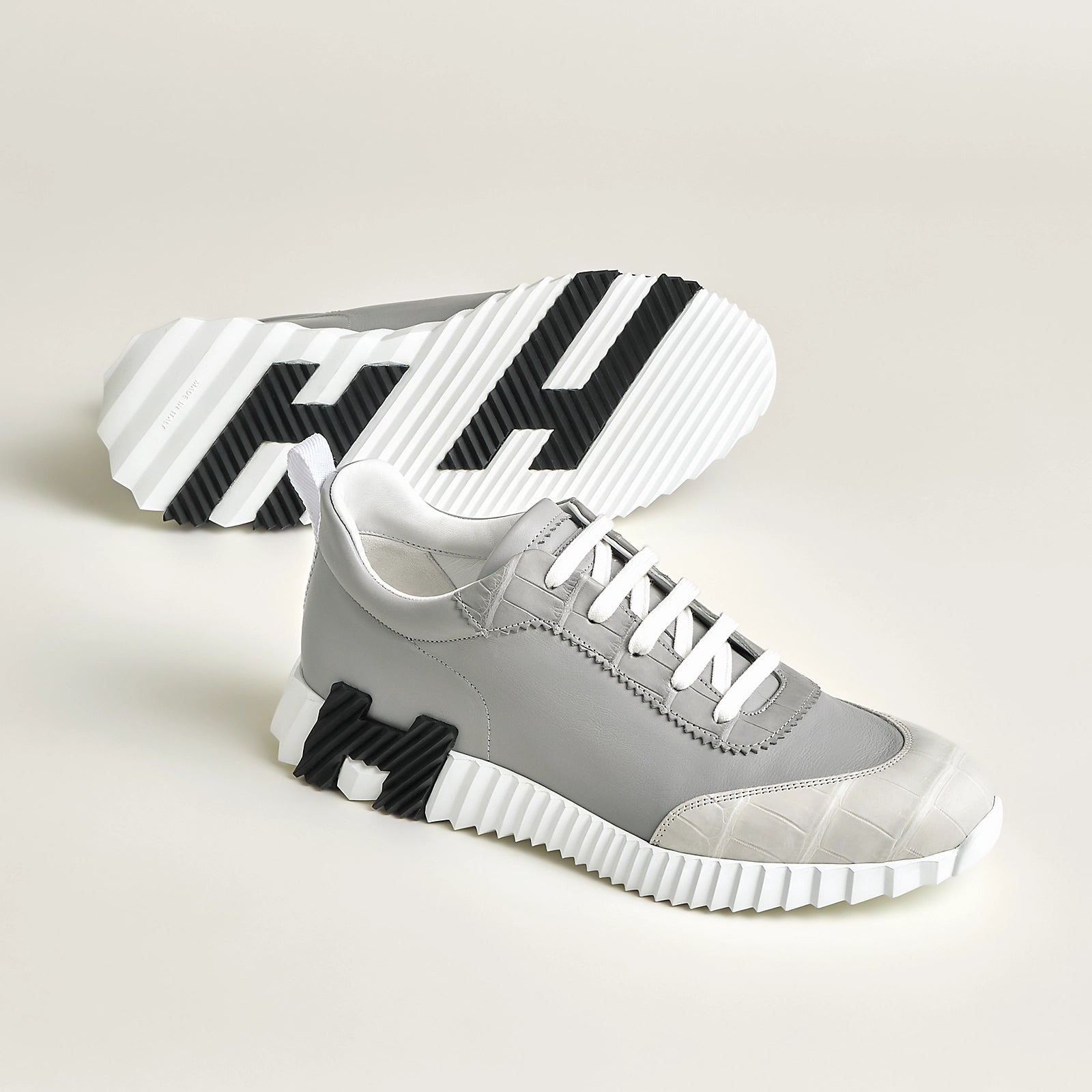 Bouncing Sneaker