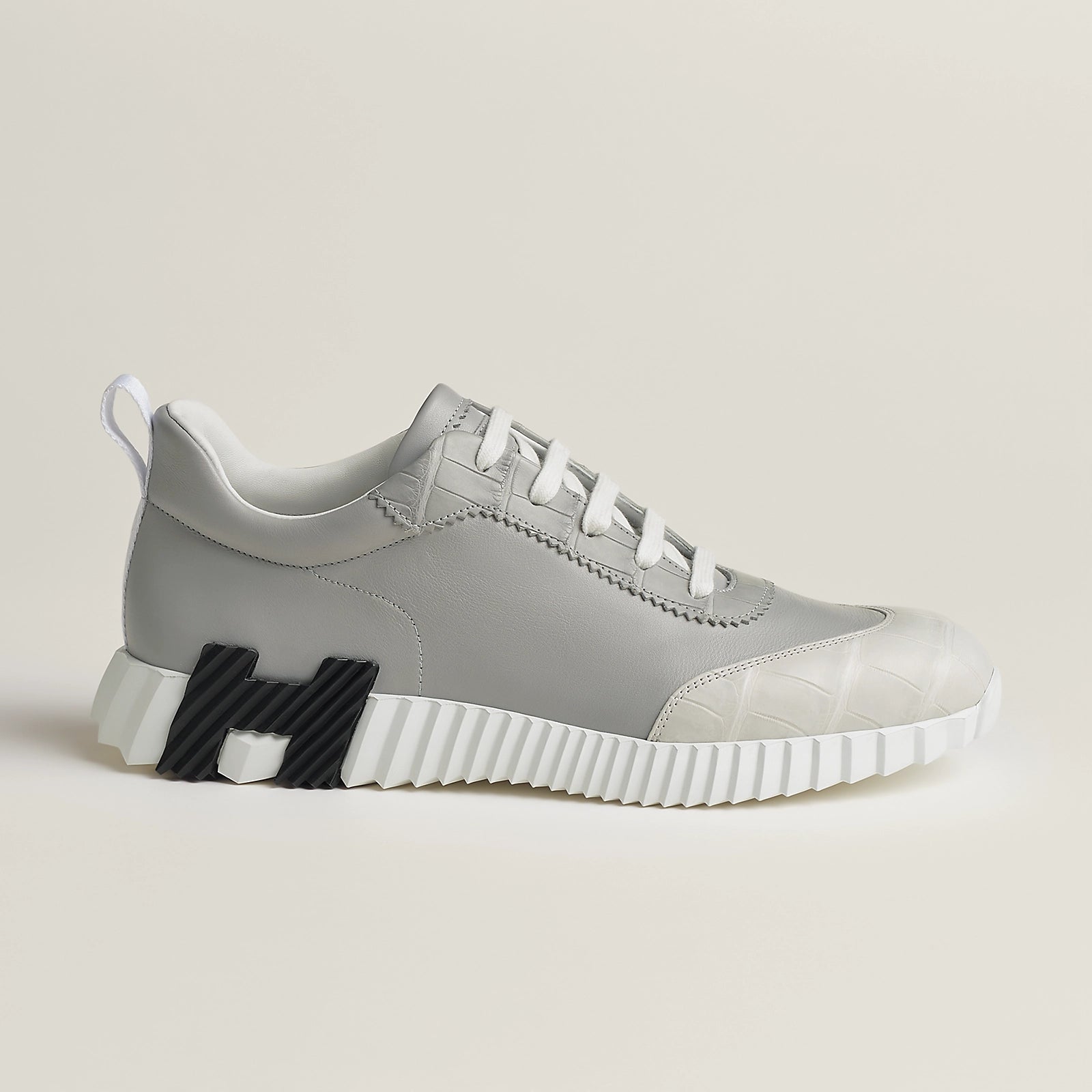Bouncing Sneaker