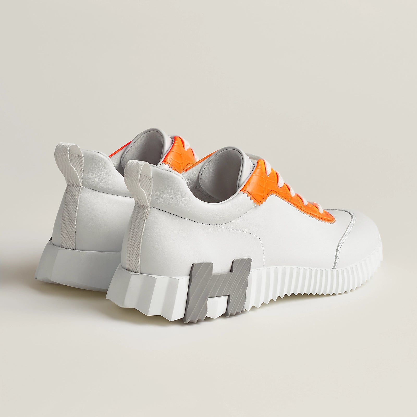 Bouncing Sneaker